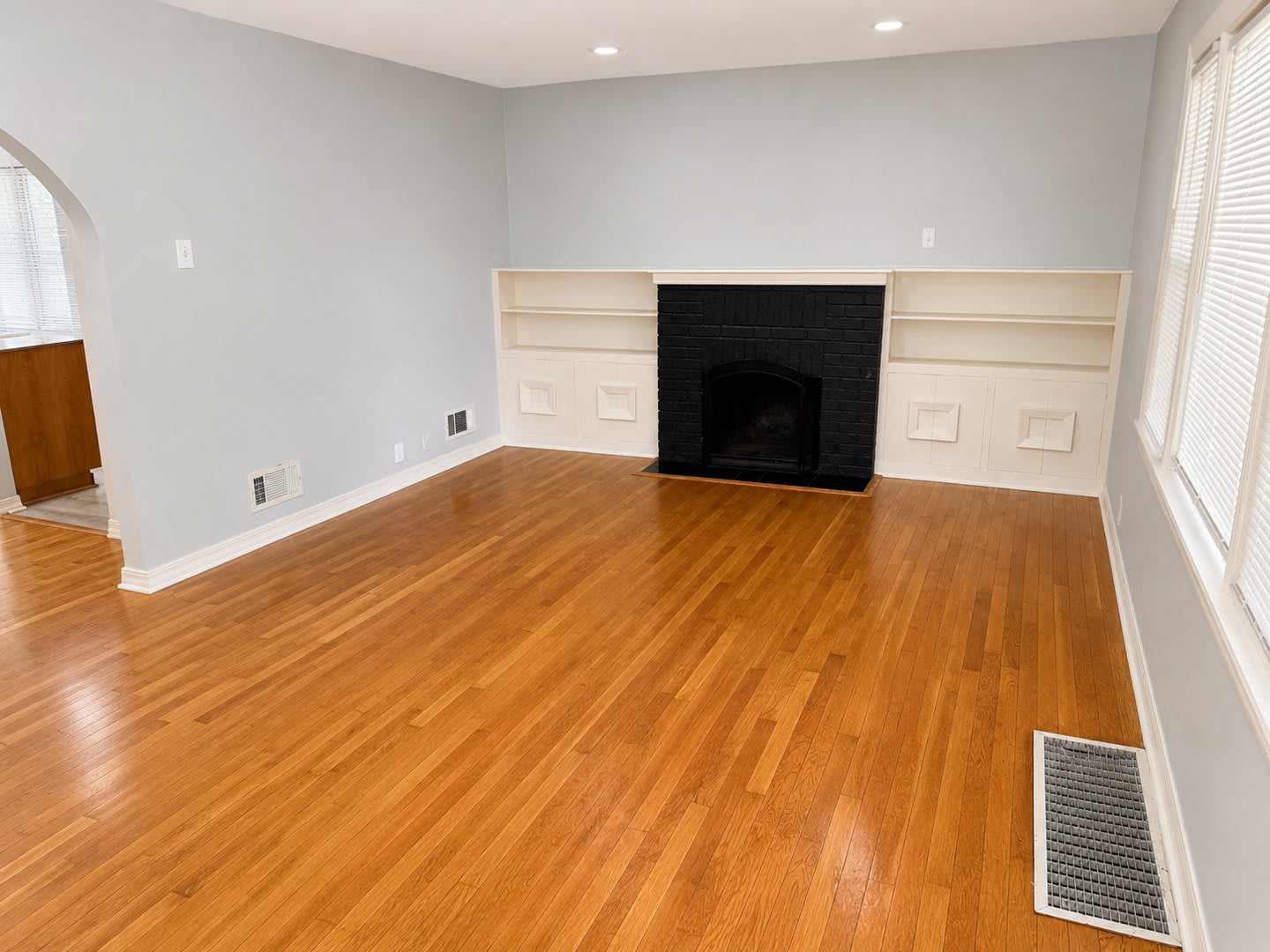 Spacious 2 Bedroom Home w/ Large Yard – photo 1