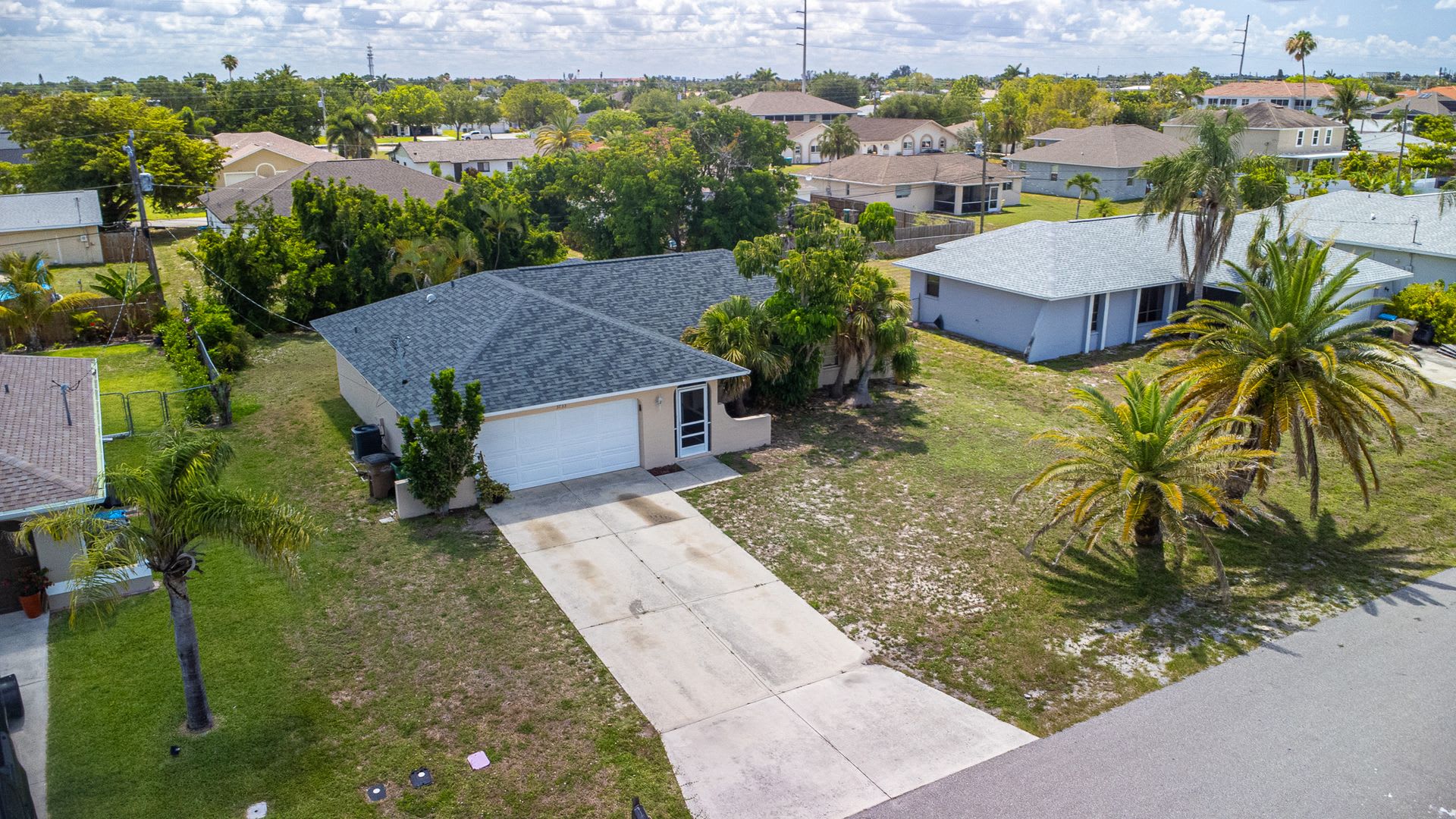 3 2 Home With Garage Available Now Off Santa Barbara Blvd Area – photo 1