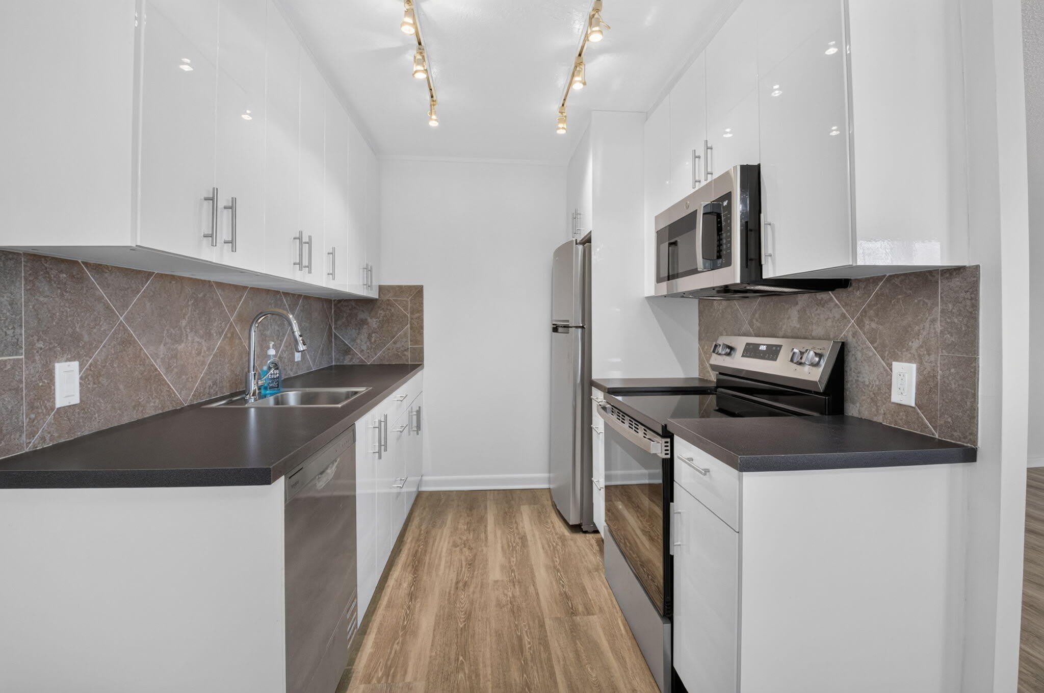 3080 Cornwall D – photo 1