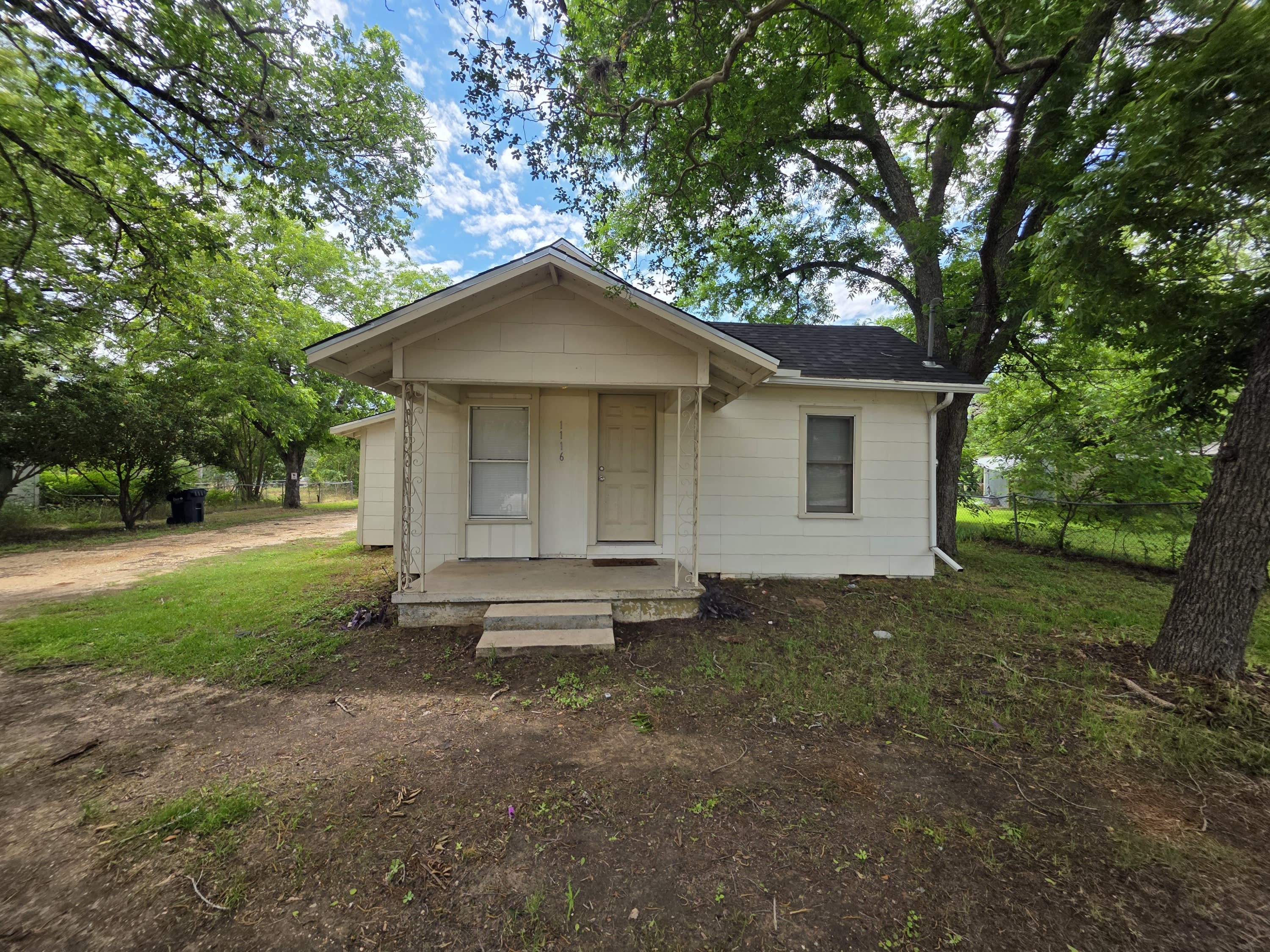 1116 East Cameron Avenue – photo 1 of 44