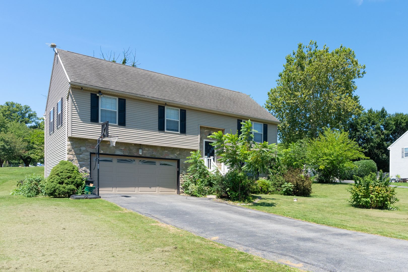 2072 Sheaffer Rd – photo 1