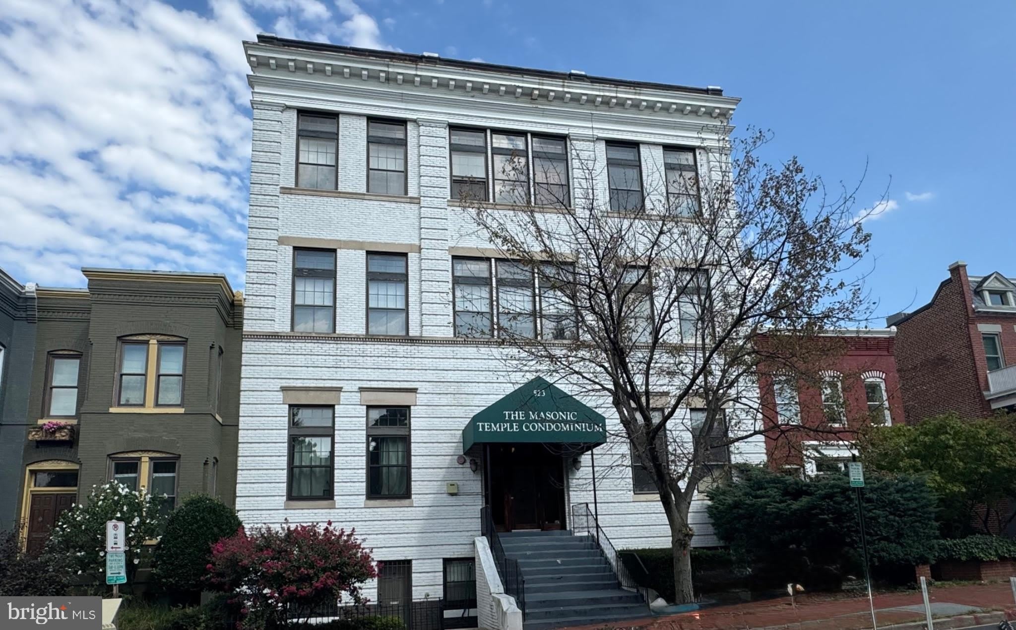 523 8TH Street NE – photo 1