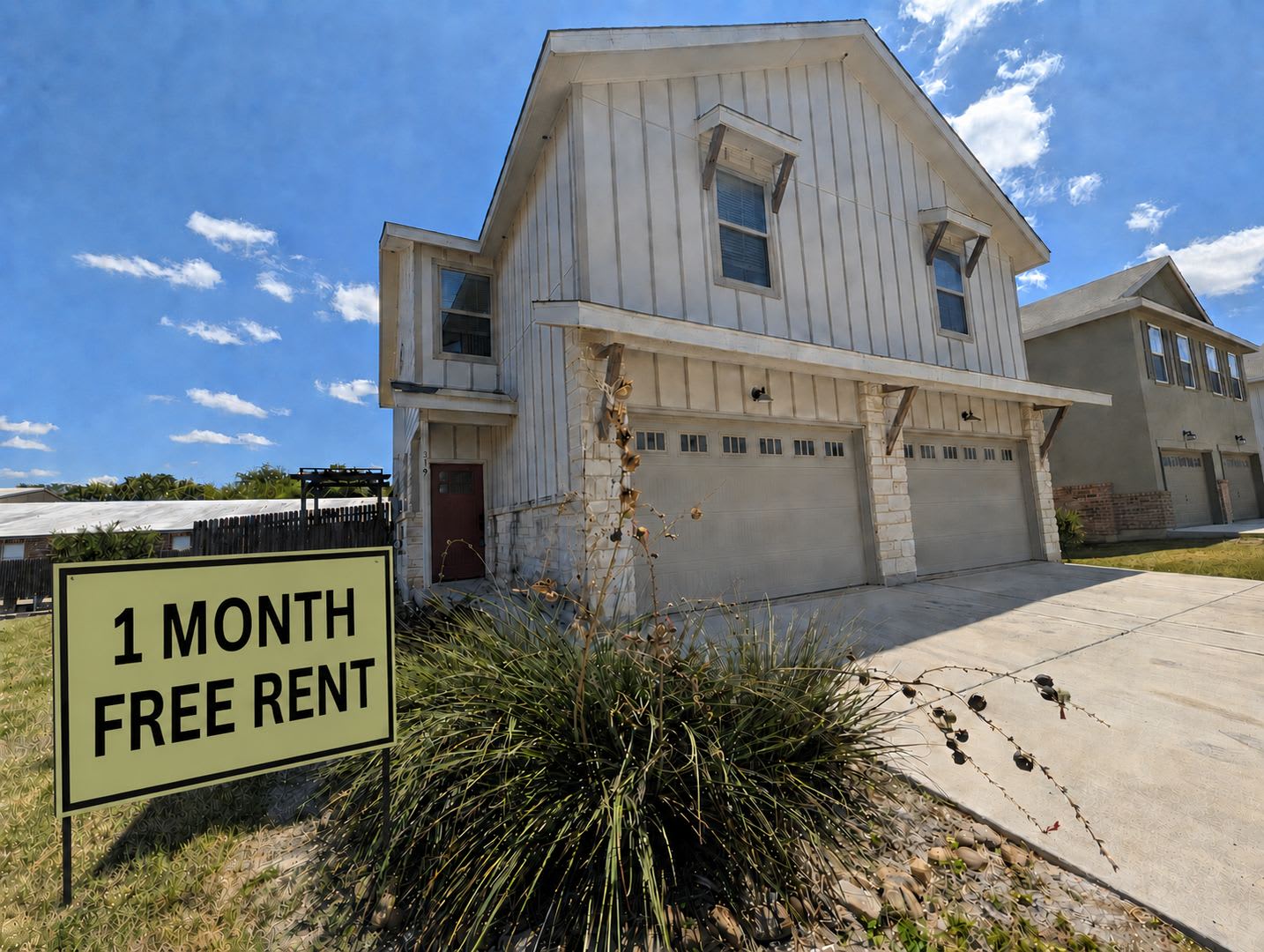 3/2.5/1.5 Duplex /Easy access to I-35 / Fridge, Washer, Dryer / Fenced in yard / NBISD – photo 1