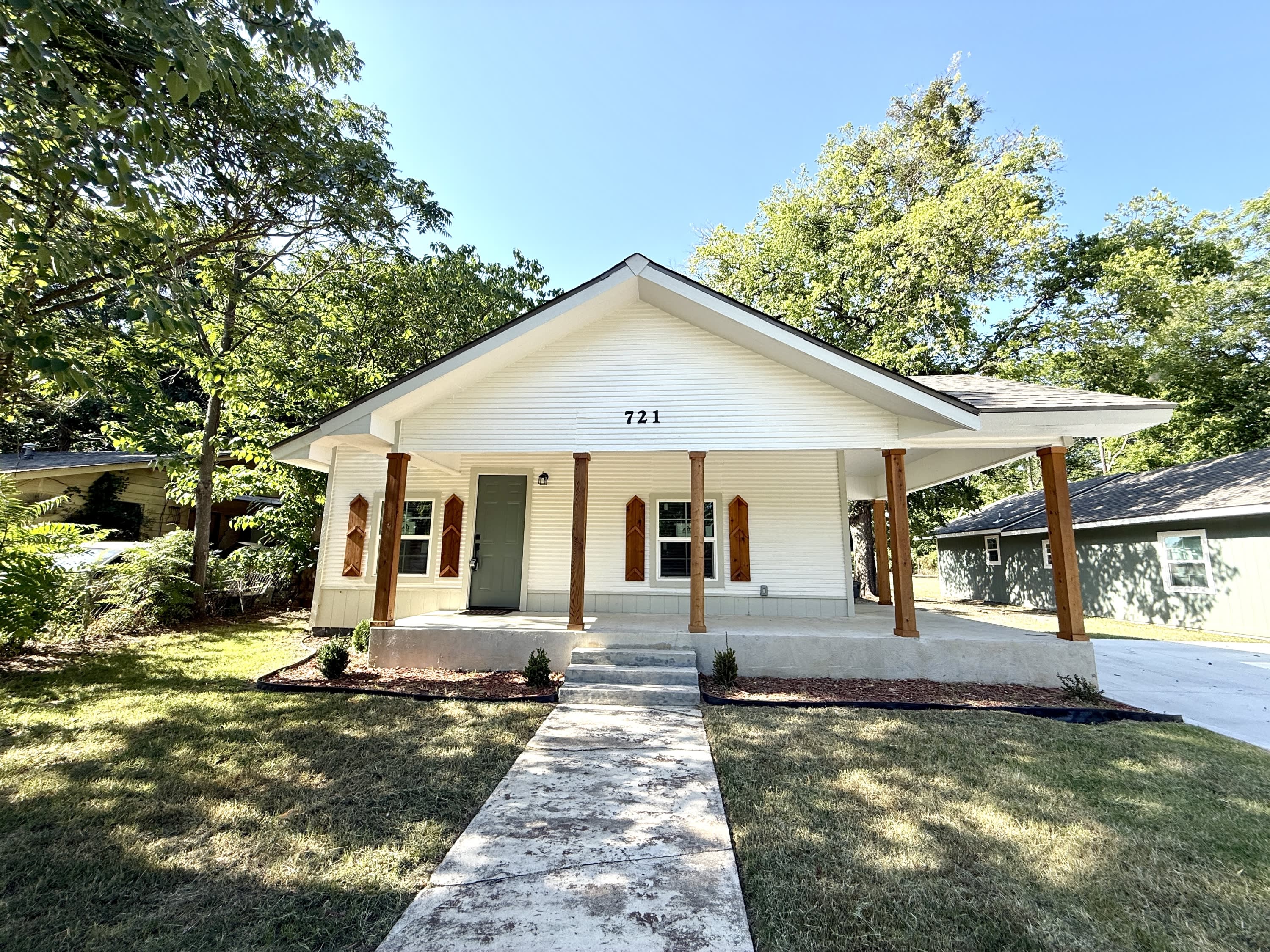 721 Roff Street Northeast – photo 1 of 23