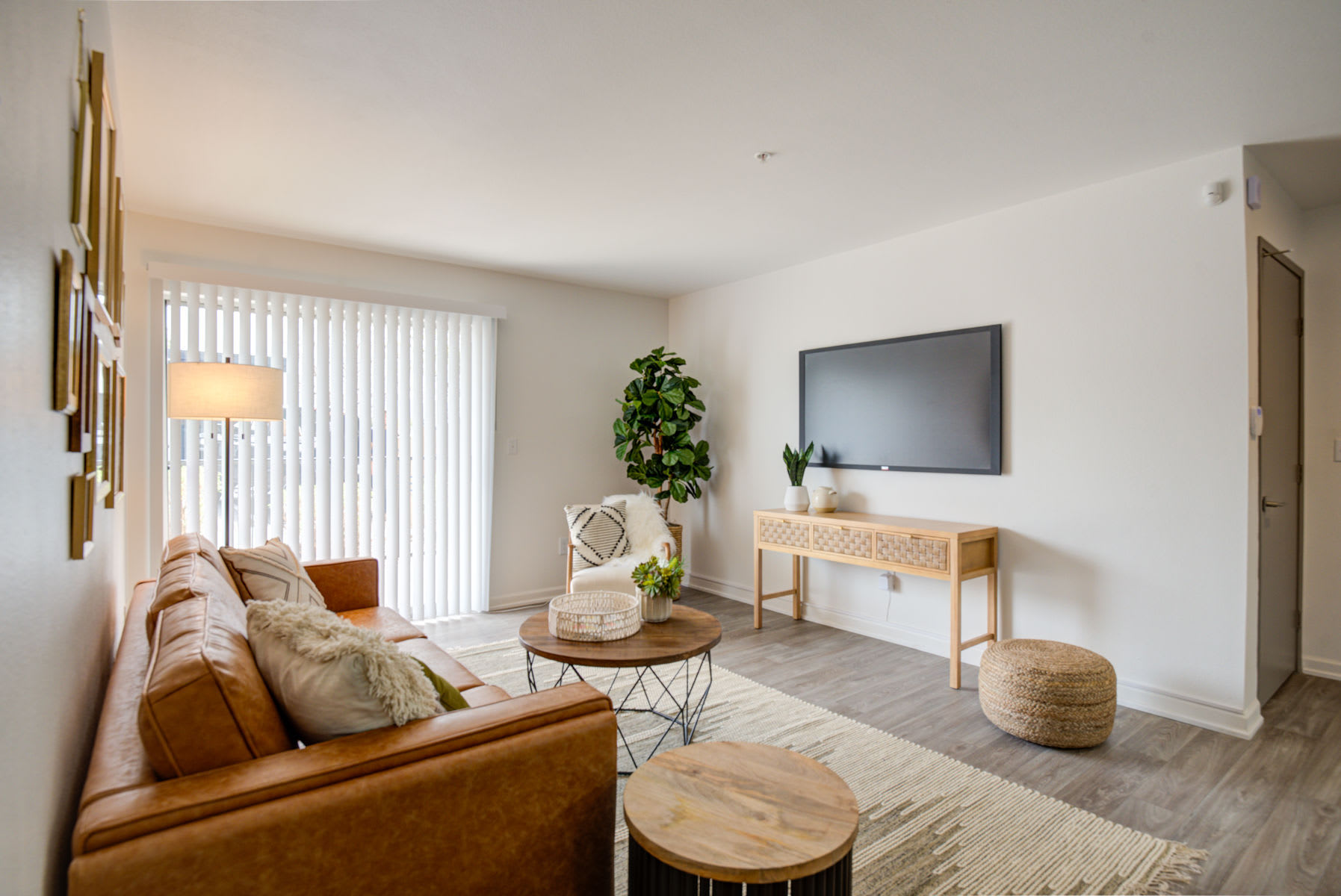 Oak Tree Park Apartments – photo 1