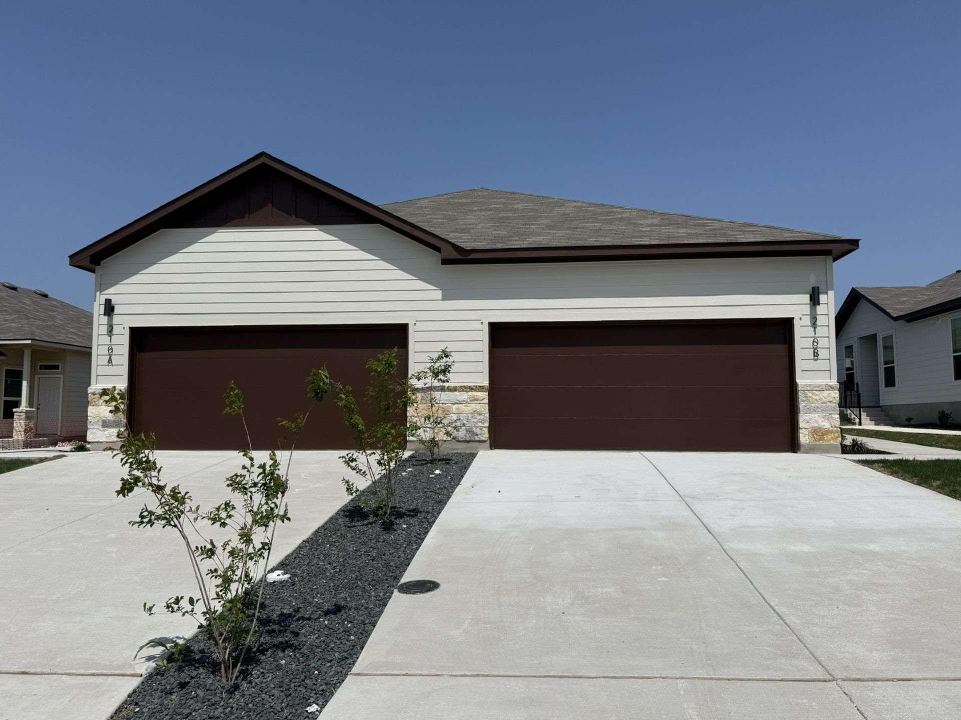 Luxury Duplex Available Today – photo 1 of 236