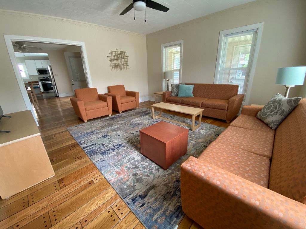 1202 Memorial Avenue – photo 1