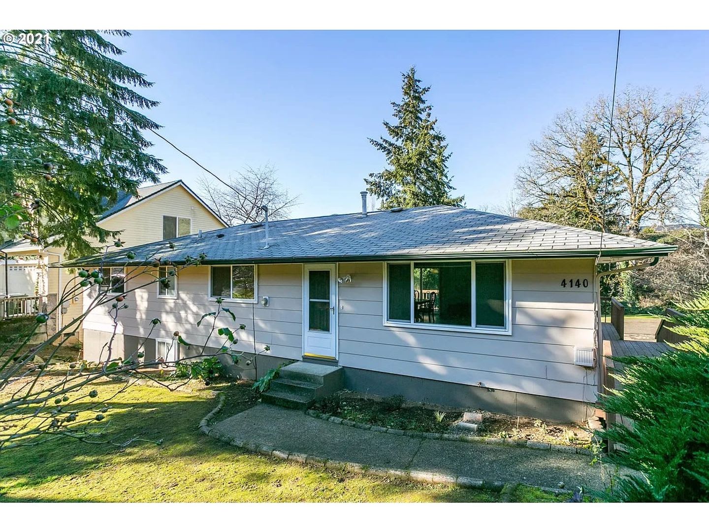 Beautiful 6 Bedroom Home In West Linn S Sunset Neighborhood With Huge Daylight Basement Large Private Yard Oversized Deck – photo 1 of 107