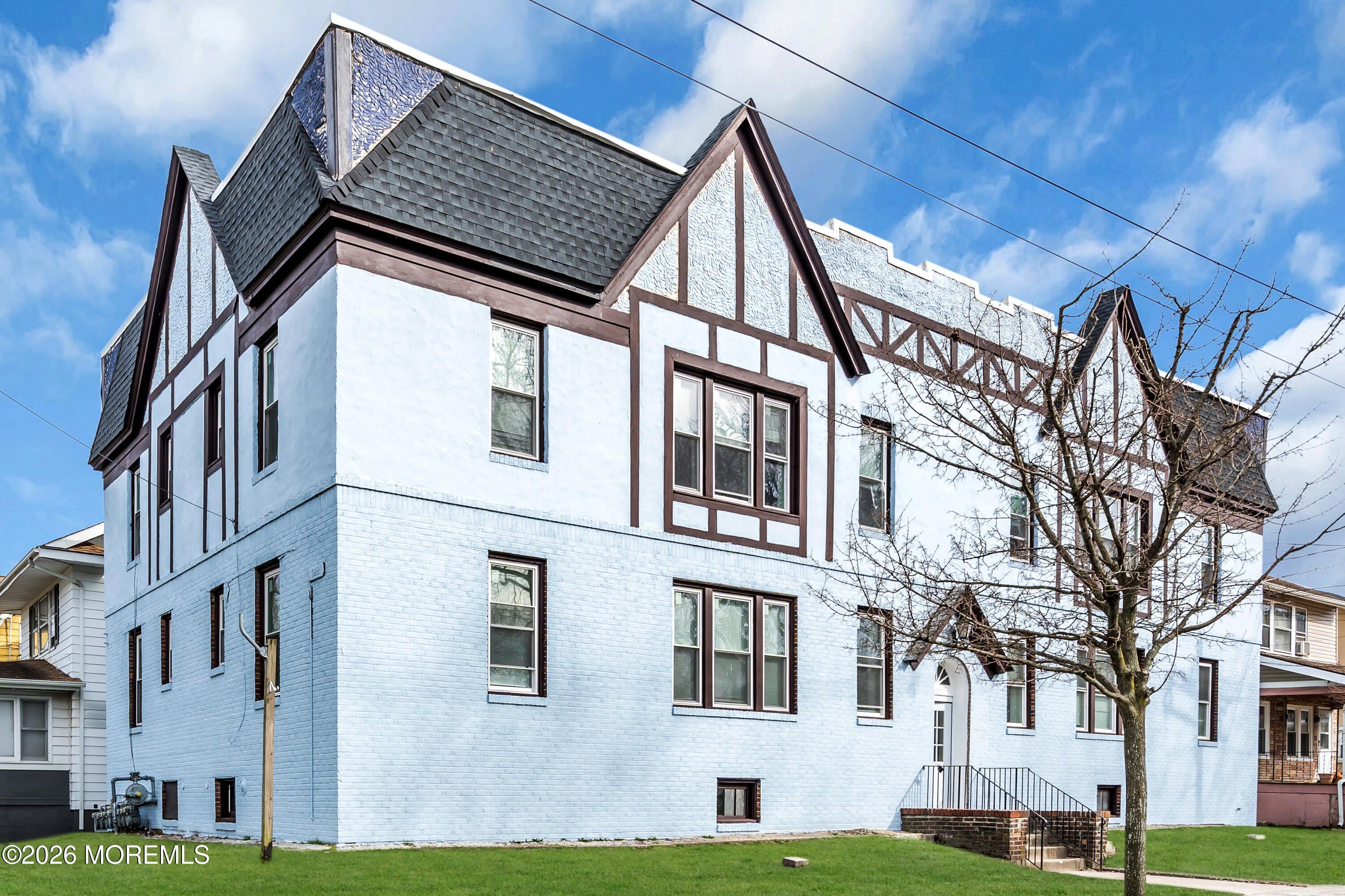 922 4th Avenue – photo 1 of 9