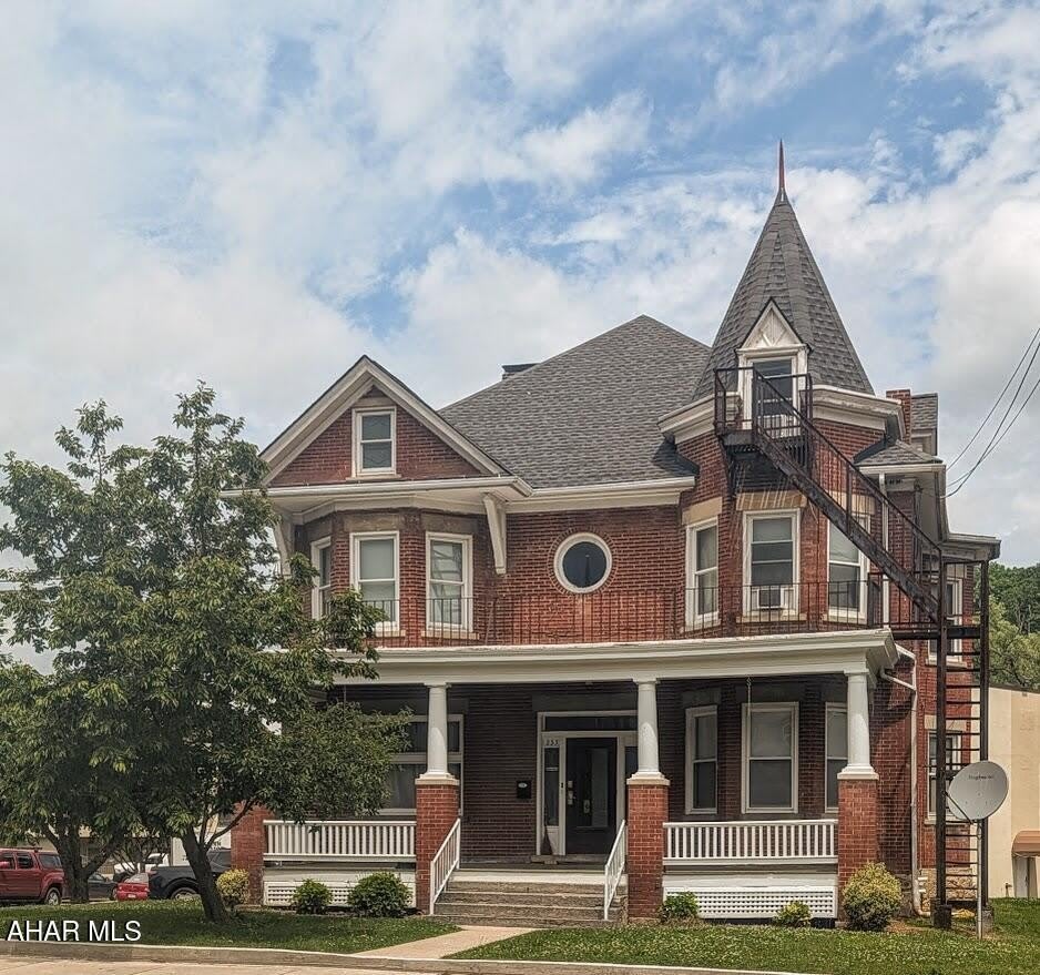 233 E Pitt Street – photo 1 of 20
