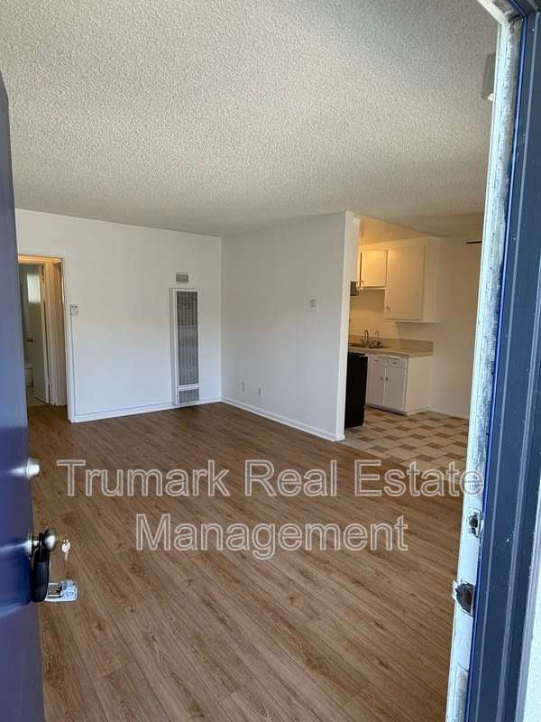 110 N Cedar St – photo 1