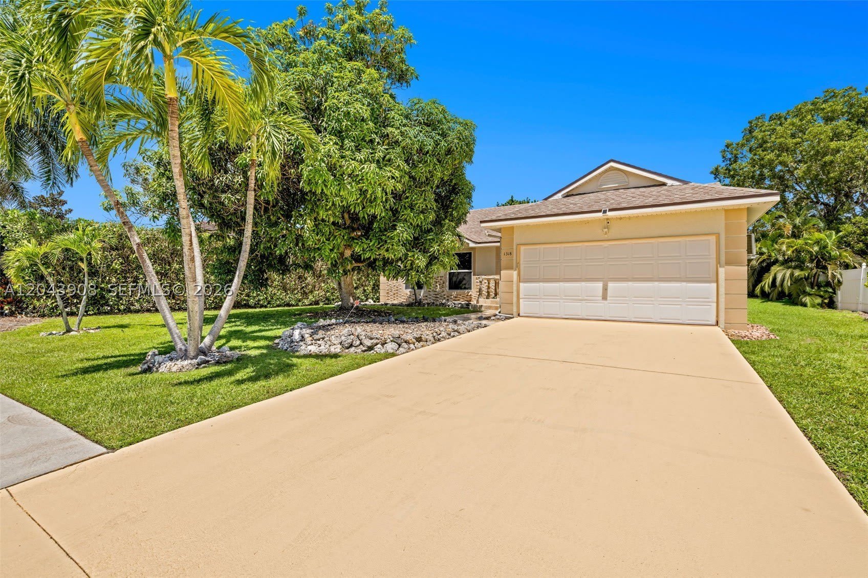 1318 Bayport Ave – photo 1