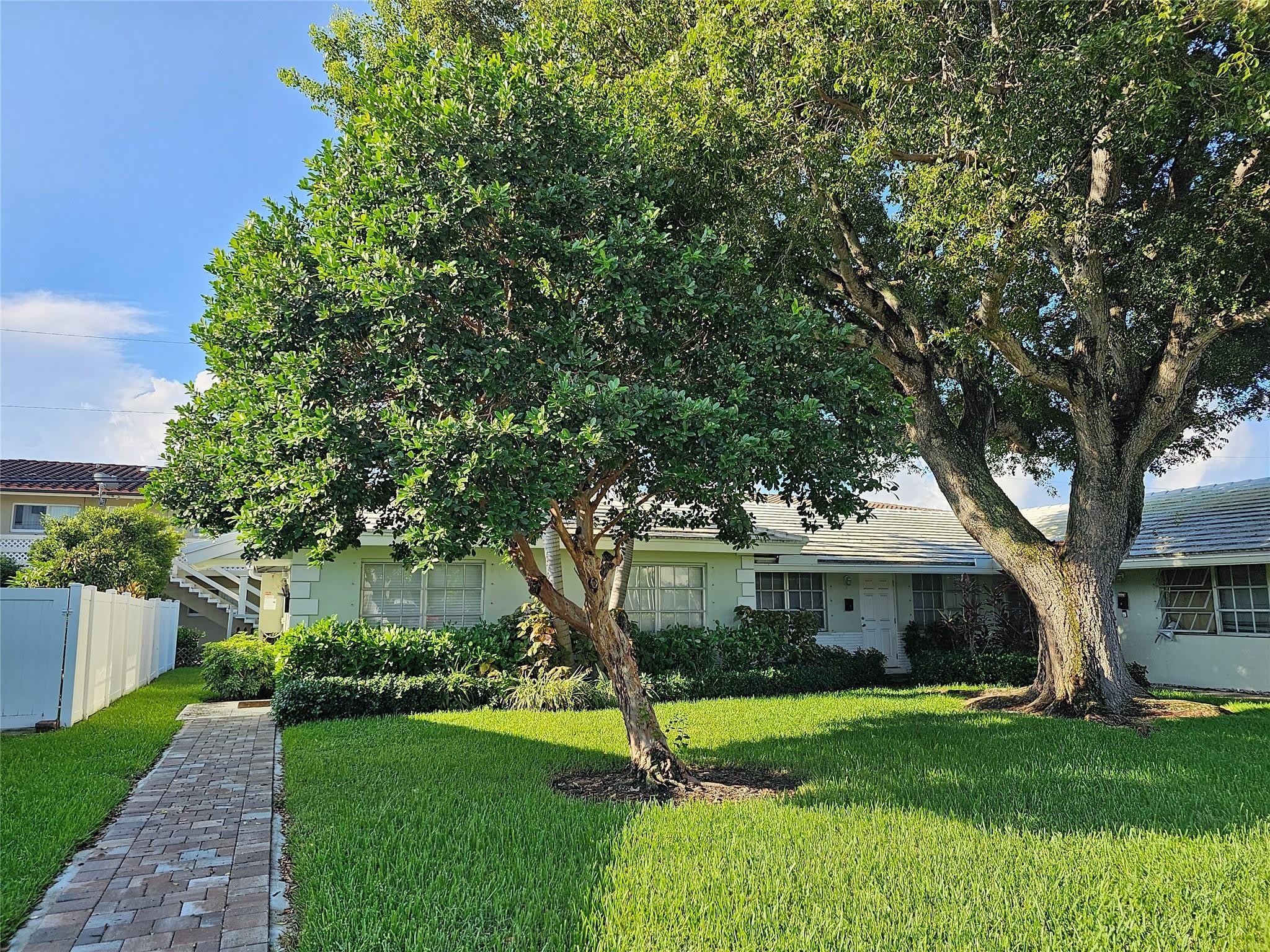 2120 NE 41st Street – photo 1 of 22