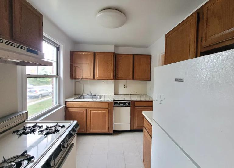 29-16 149th Street – photo 1