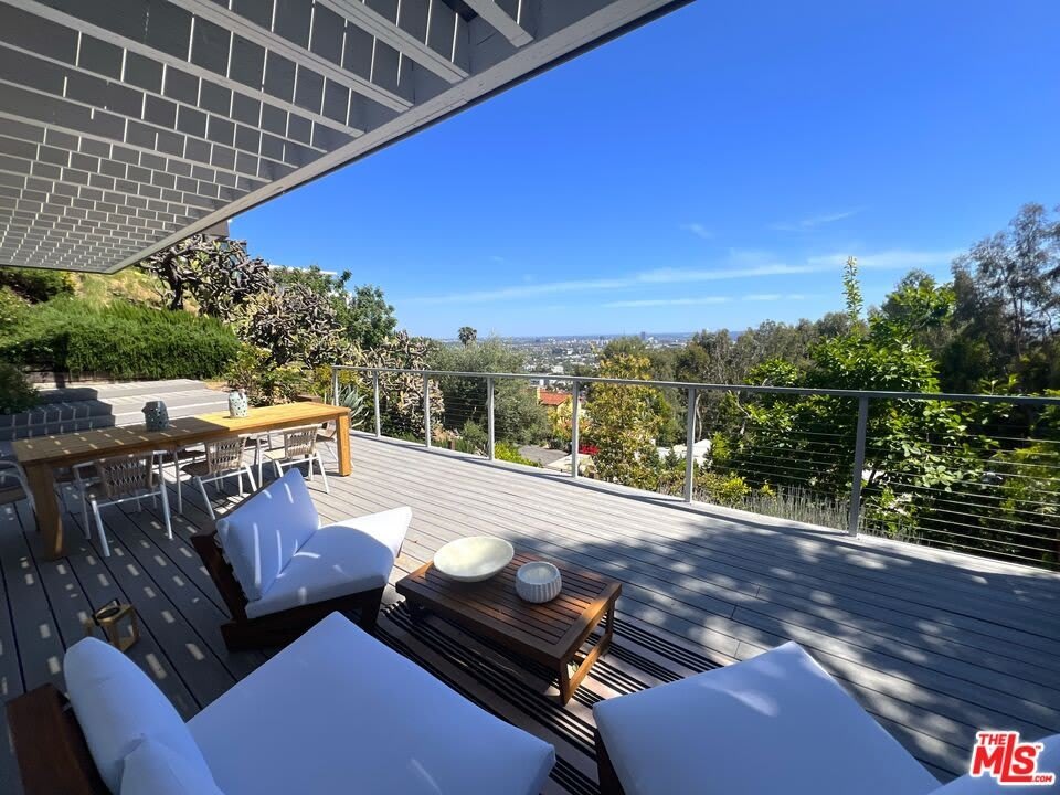 8376 Hollywood Blvd – photo 1