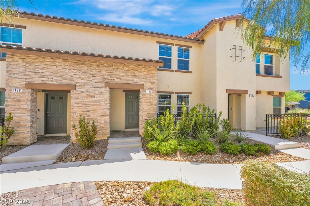 1127 Ruby Sparrow Street – photo 1