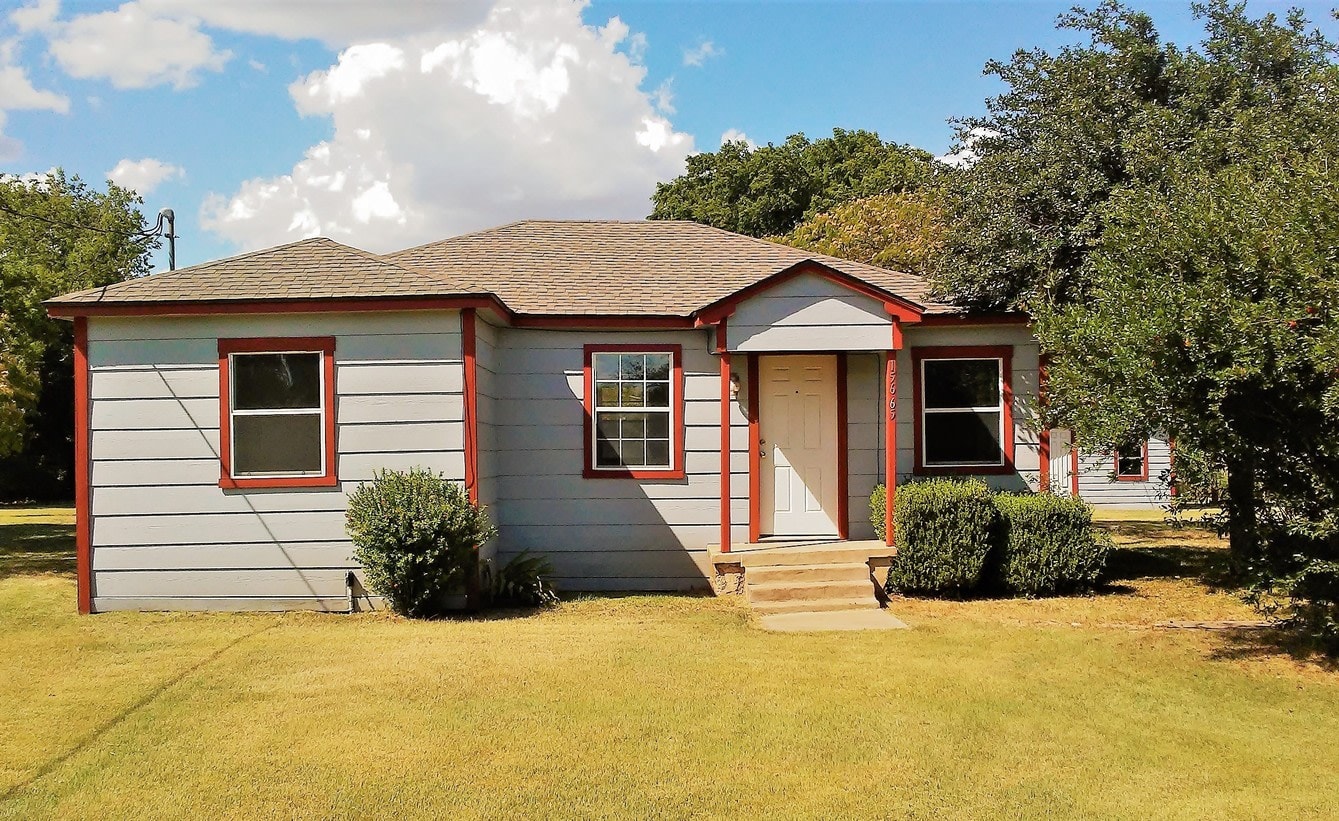 15665 S. Hwy 36 (Red/Gray House) – photo 1 of 21
