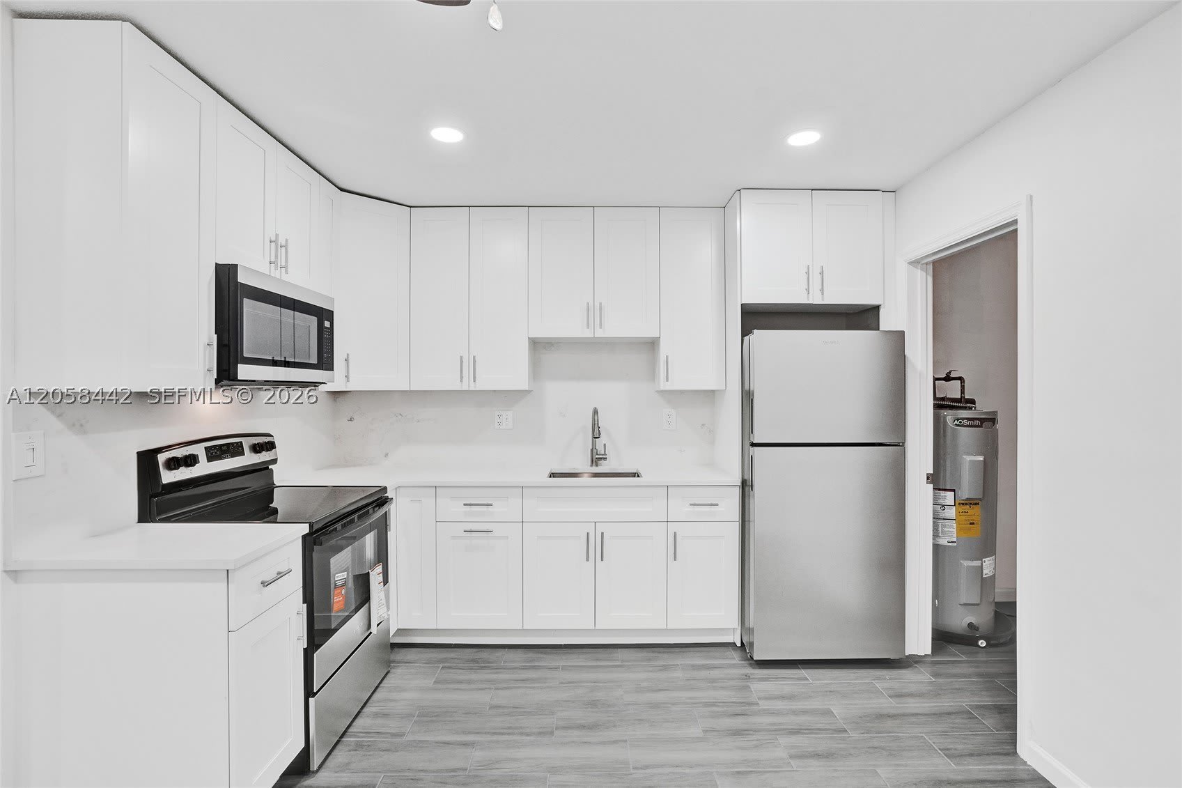 5900 NW 19th St – photo 1