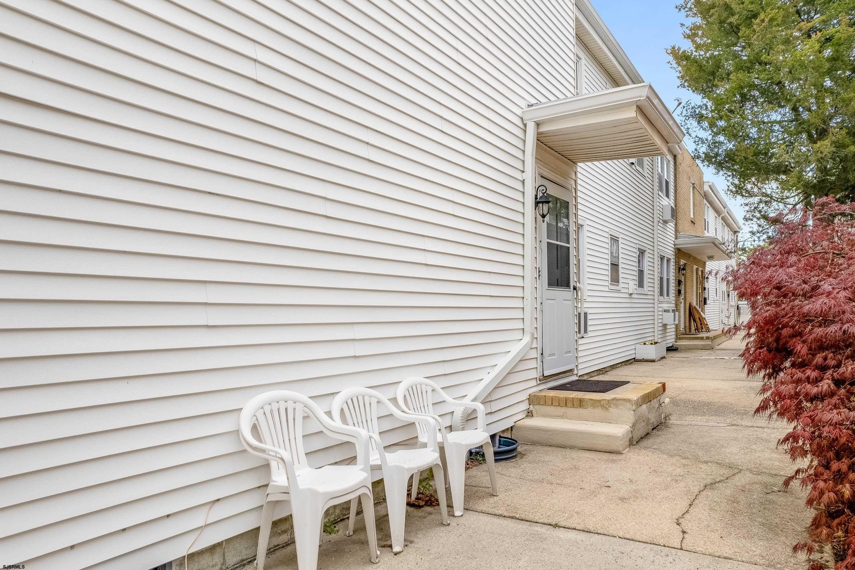 14 N Sacramento Ave – photo 1
