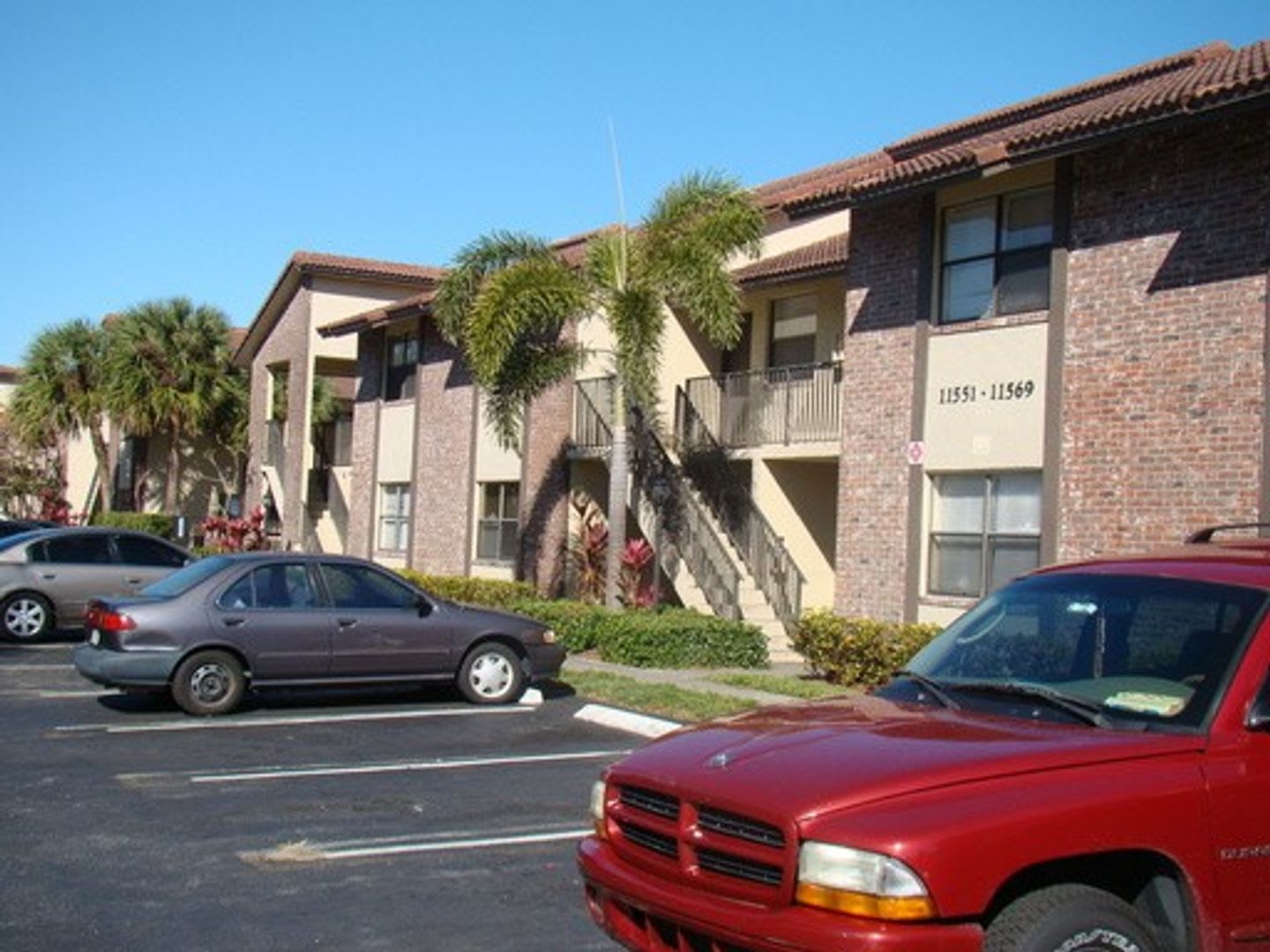 Slashed Rates SPECIALS up to 3 MONTHS FOR FREE ON SELECT UNITS Price Reduced – photo 1