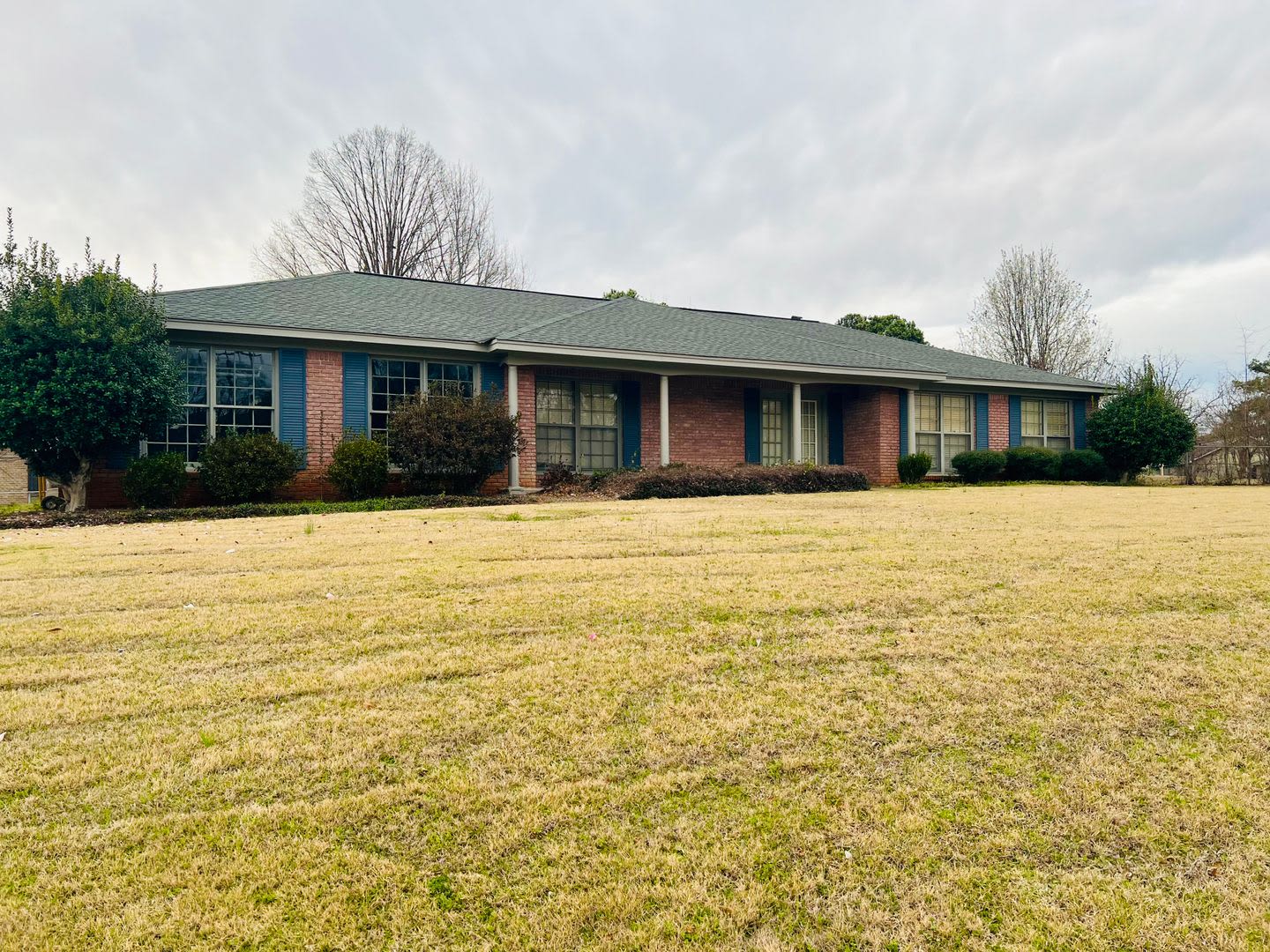 Nice 3 Bed 2 Bath! Available Fall 2026! – photo 1