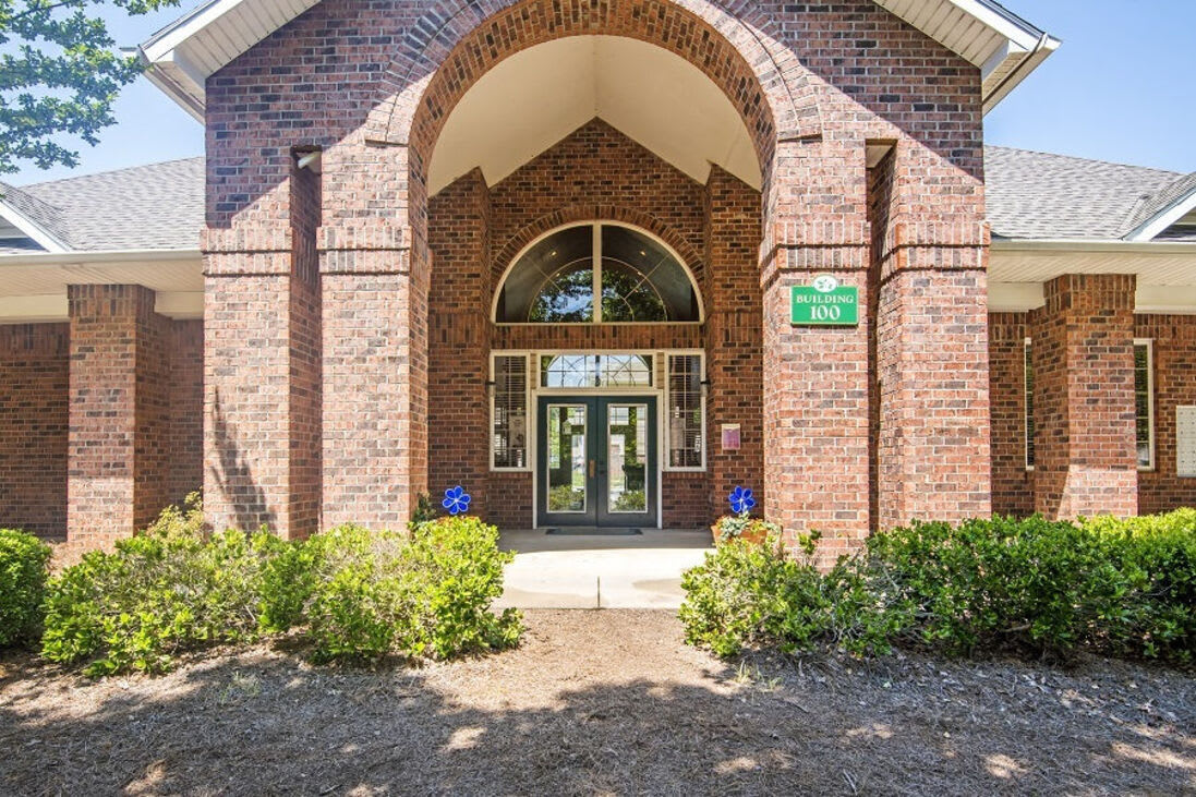 Laurel Pointe – photo 1 of 23