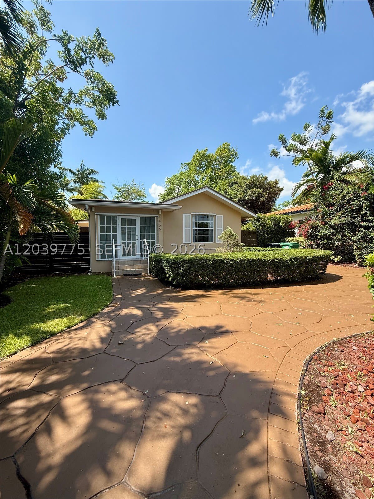4456 SW 10th St – photo 1