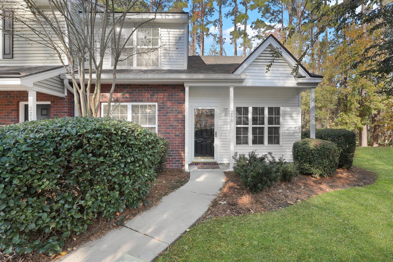 Charming 3 Bedroom Home in the Towns of Buckwalter!! – photo 1
