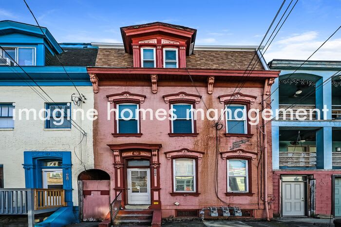 2106 Sarah Street – photo 1