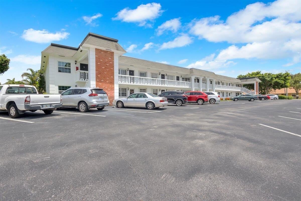 10000 Meridian Way N – photo 1