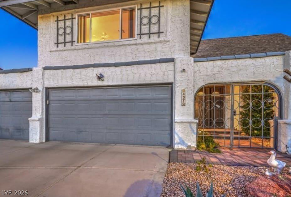 4370 Flandes Street – photo 1