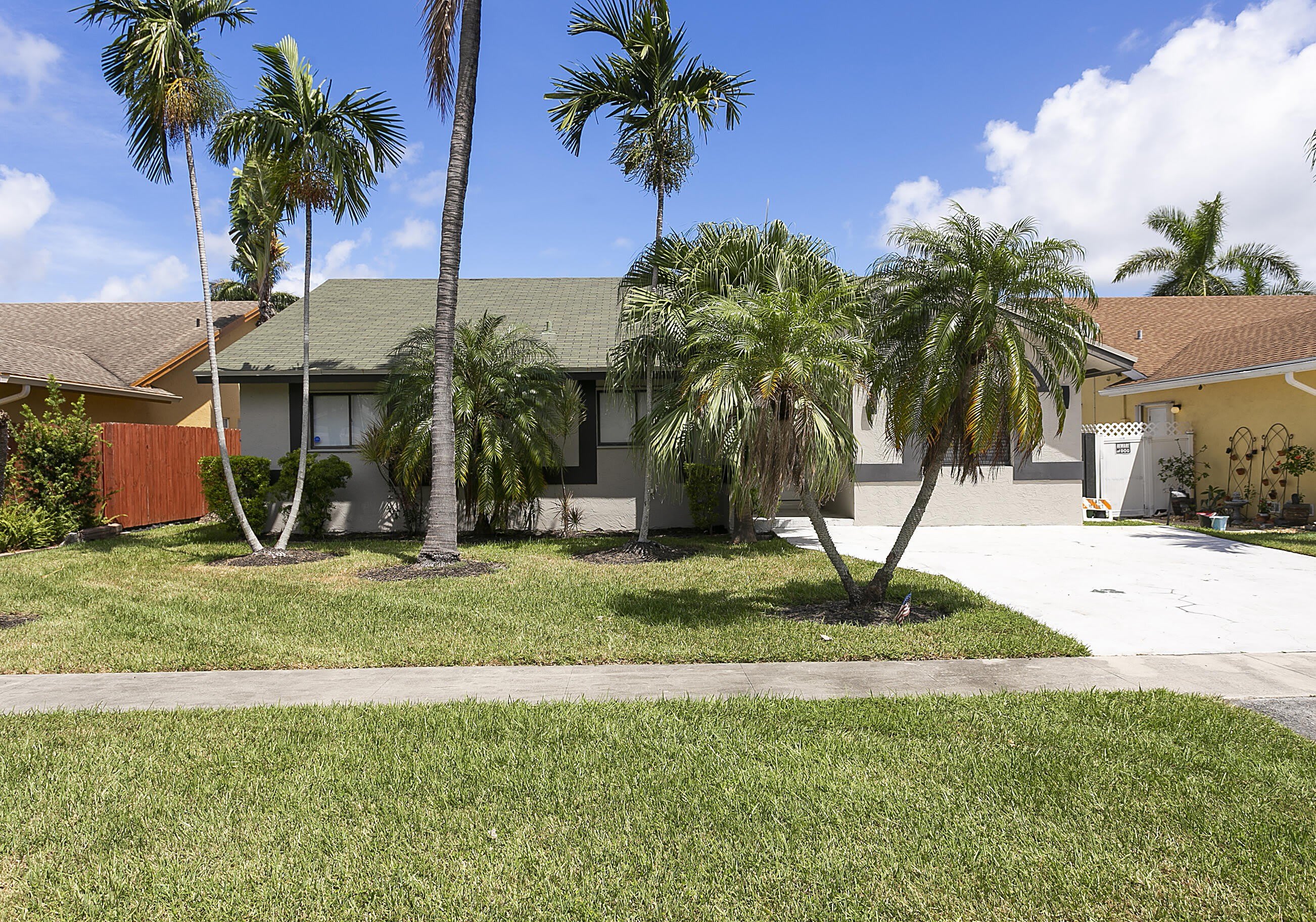 231 SE 8th Street – photo 1 of 31