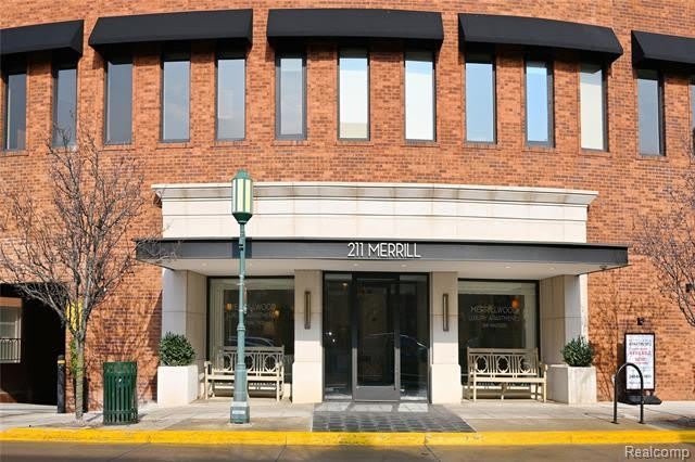 211 E Merrill Street – photo 1