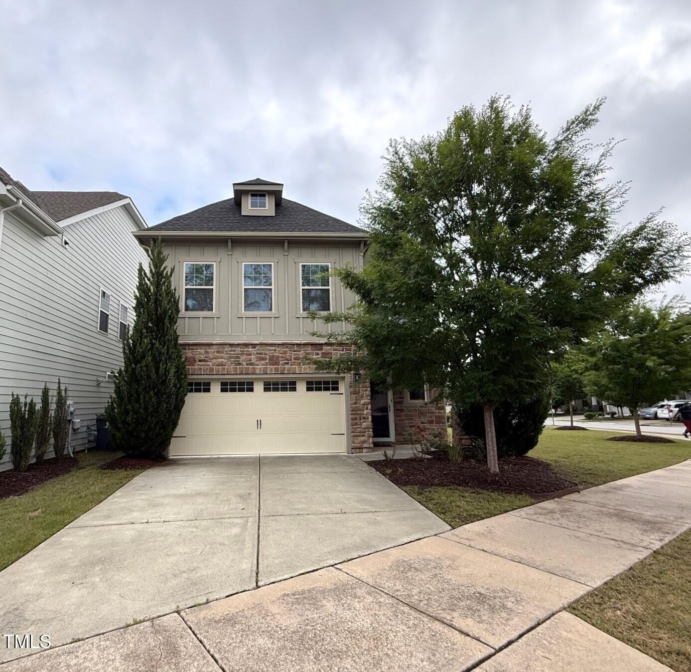 238 Begen Street – photo 1 of 34