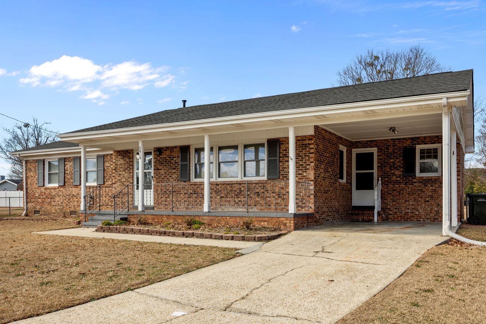 3 Br/2 Ba Ranch Close to Post – photo 1