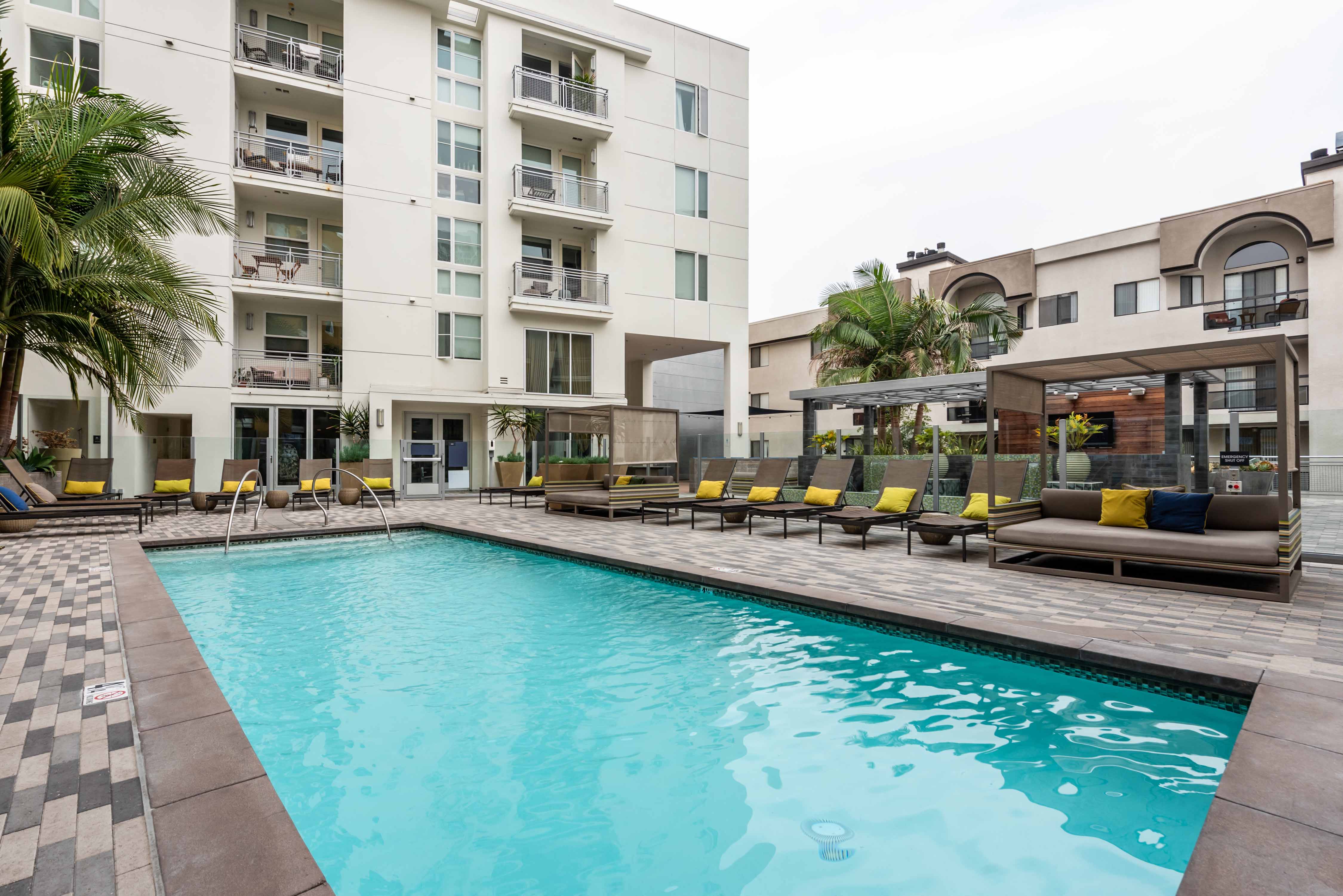 Desmond at Wilshire – photo 1