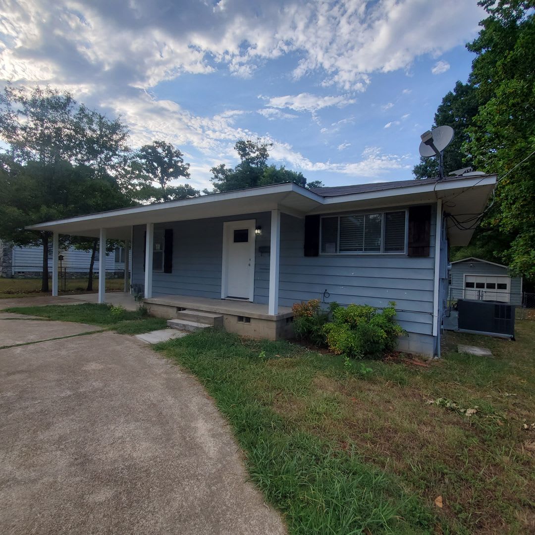 Contact Property managers Jeff and Tonia Rollins – photo 1