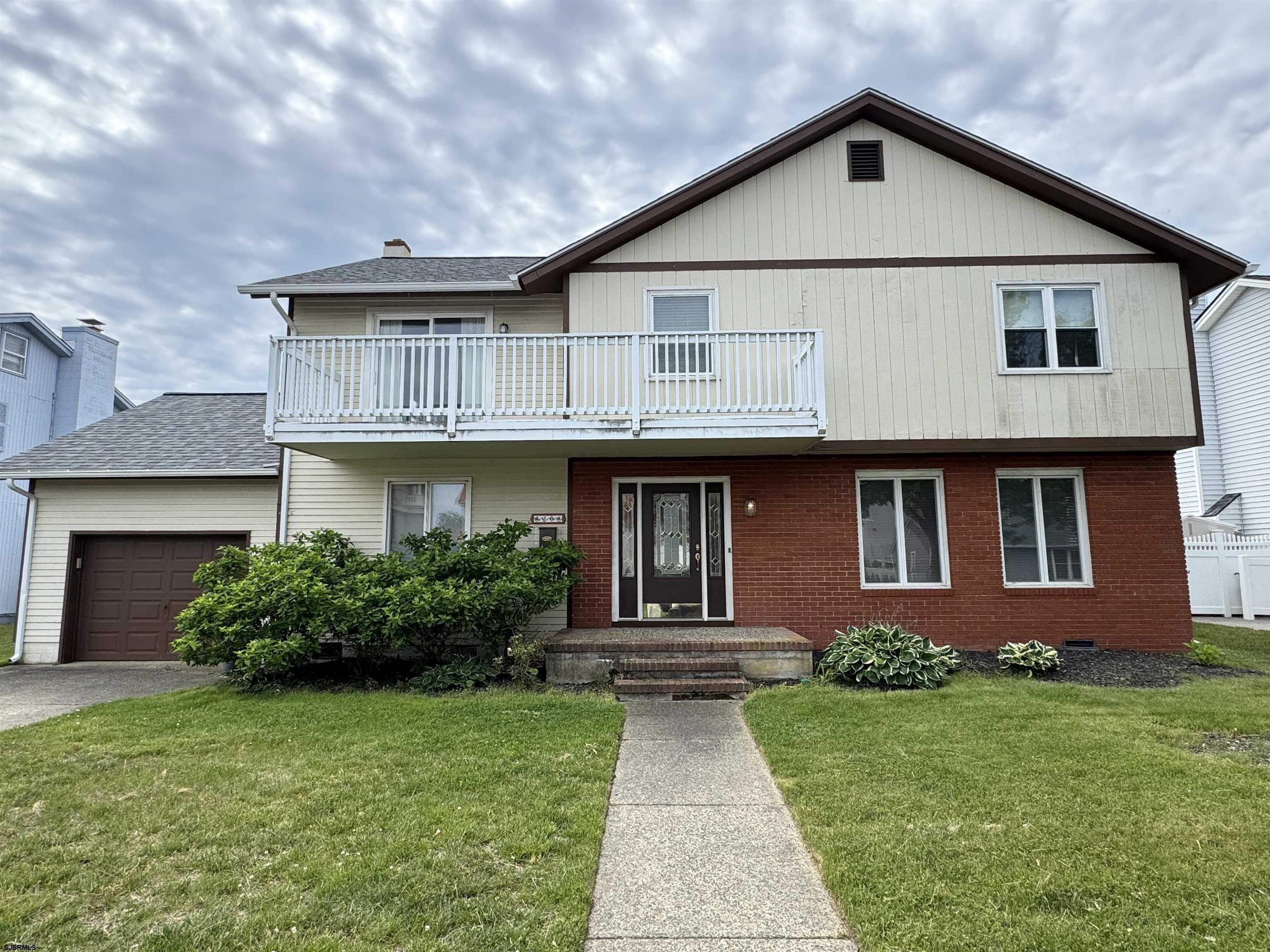 8208 Lagoon Dr – photo 1 of 21
