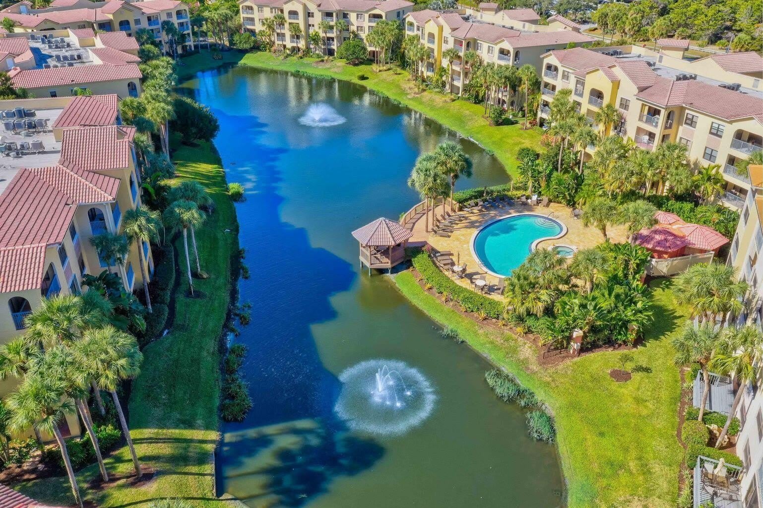 100 UNO LAGO Drive – photo 1 of 38