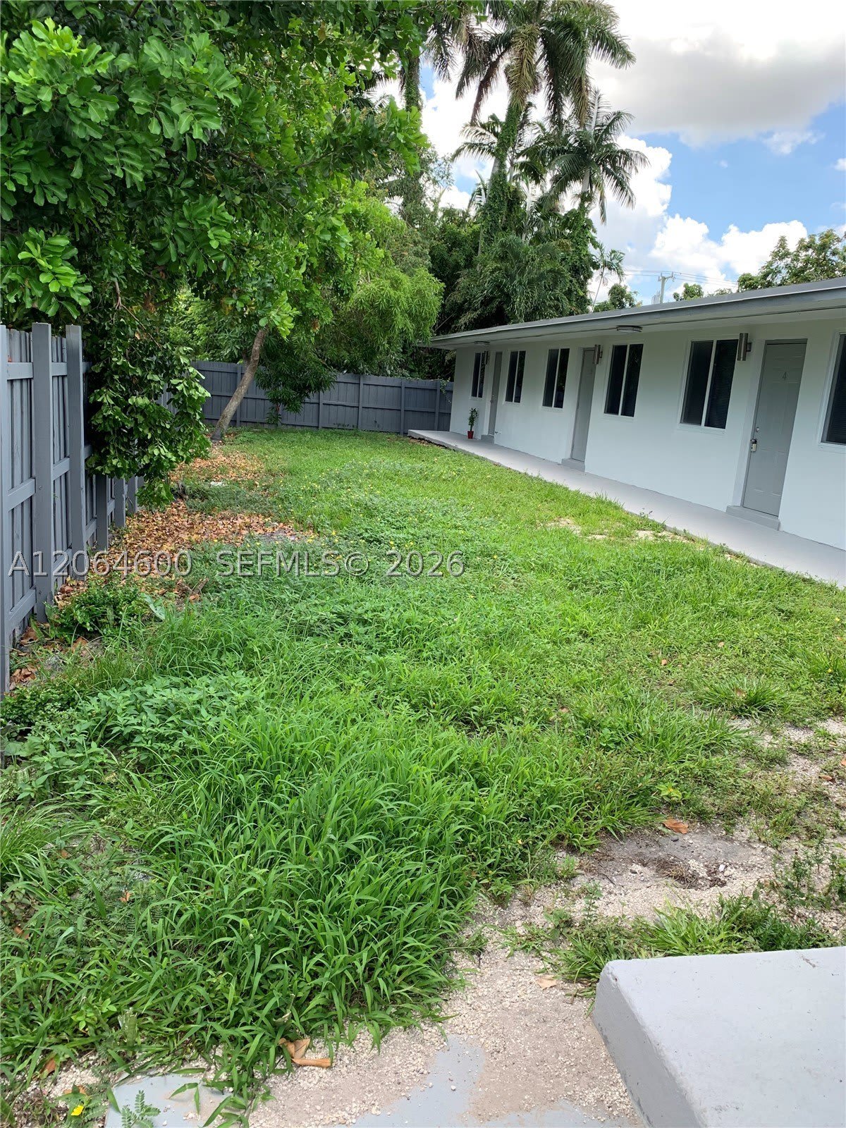 214 SE 8th St – photo 1