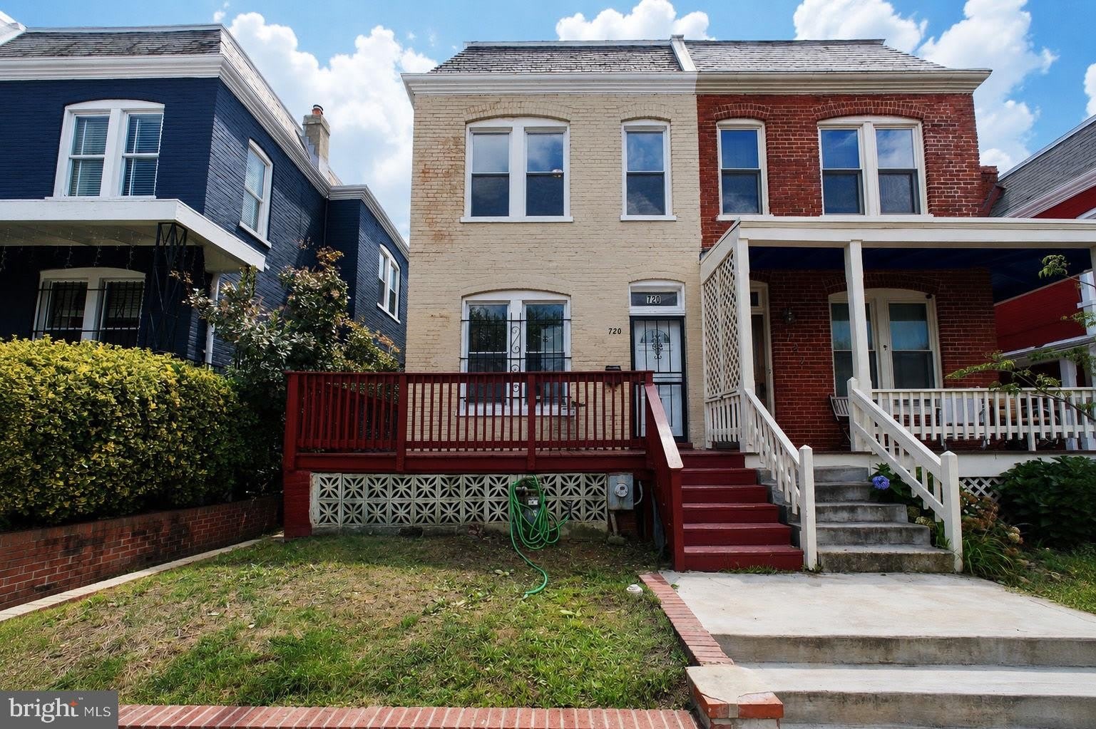 720 GRESHAM Place NW – photo 1