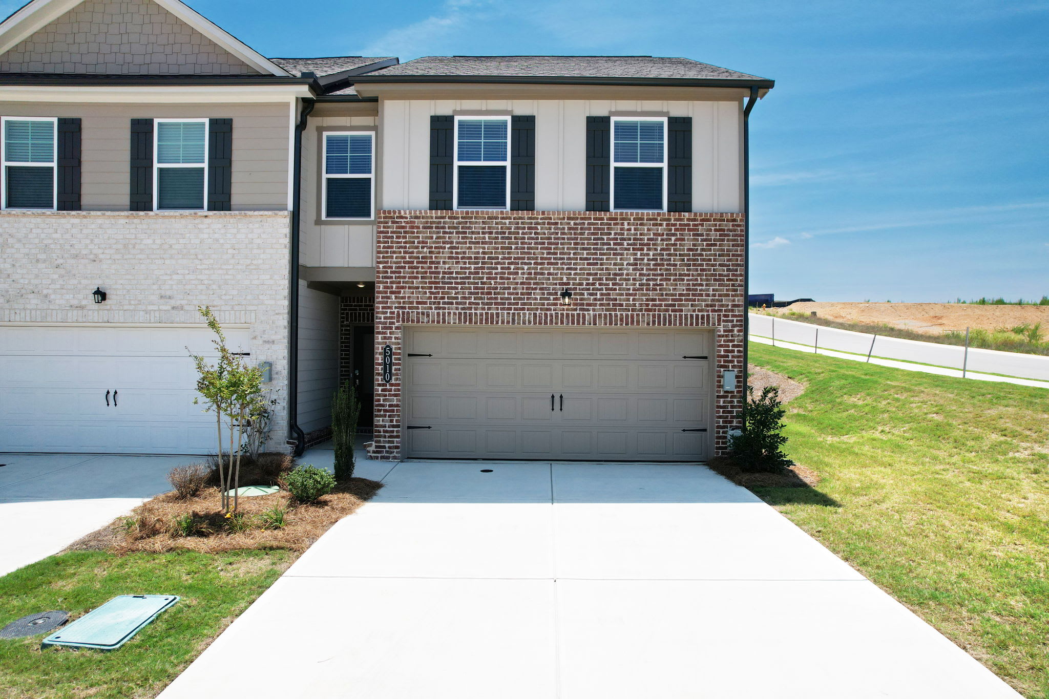 5010 Highwood Dr NE – photo 1 of 40
