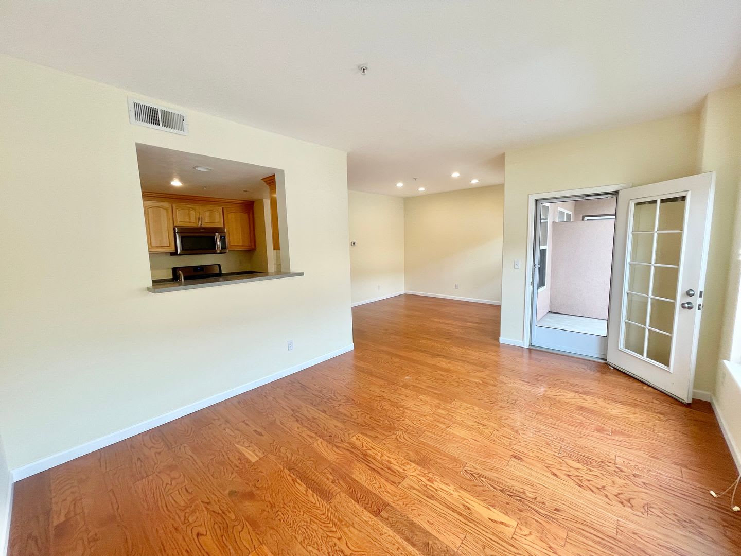2BD/2BA Spacious Crocker Amazon Condo, Gated Community, Parking! Laundry! PROGRESSIVE – photo 1