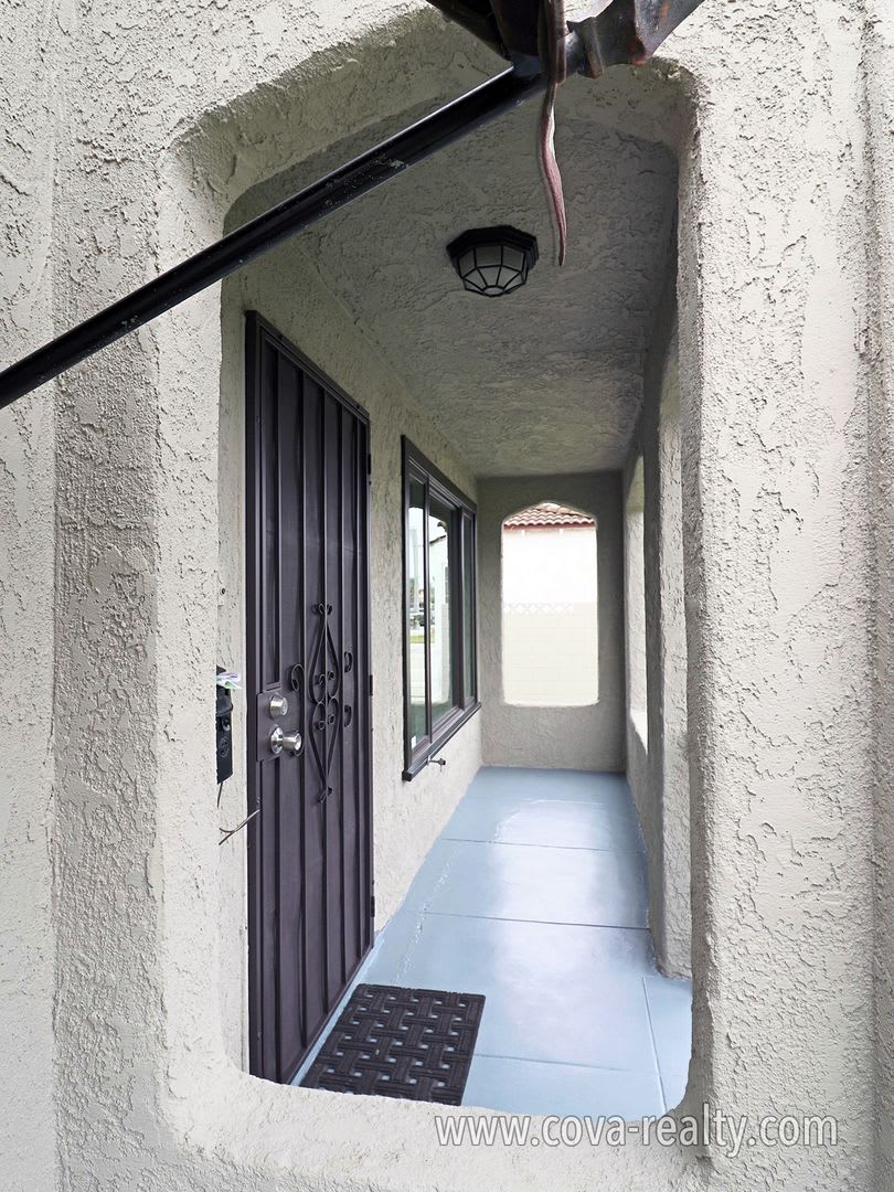 Charming Downtown Oxnard Home with Modern Amenities and Prime Location – photo 1