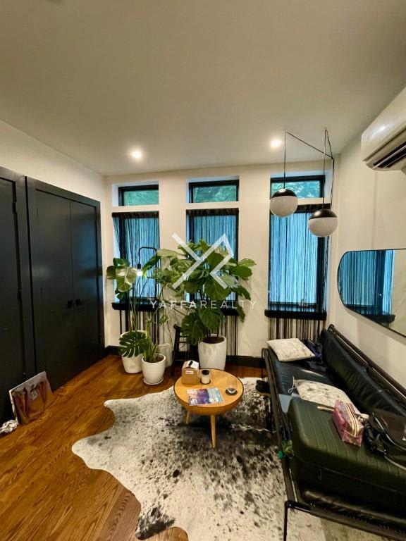812 Saint Johns Place – photo 1