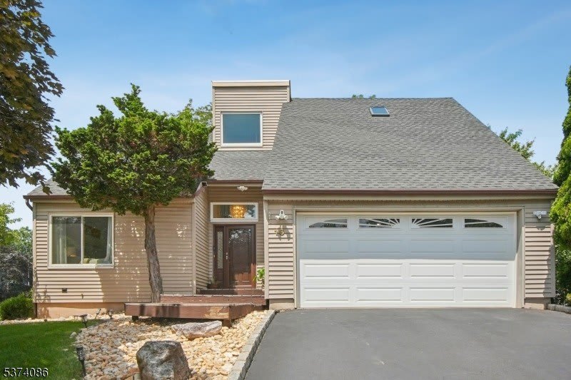 16 Longfield Dr – photo 1