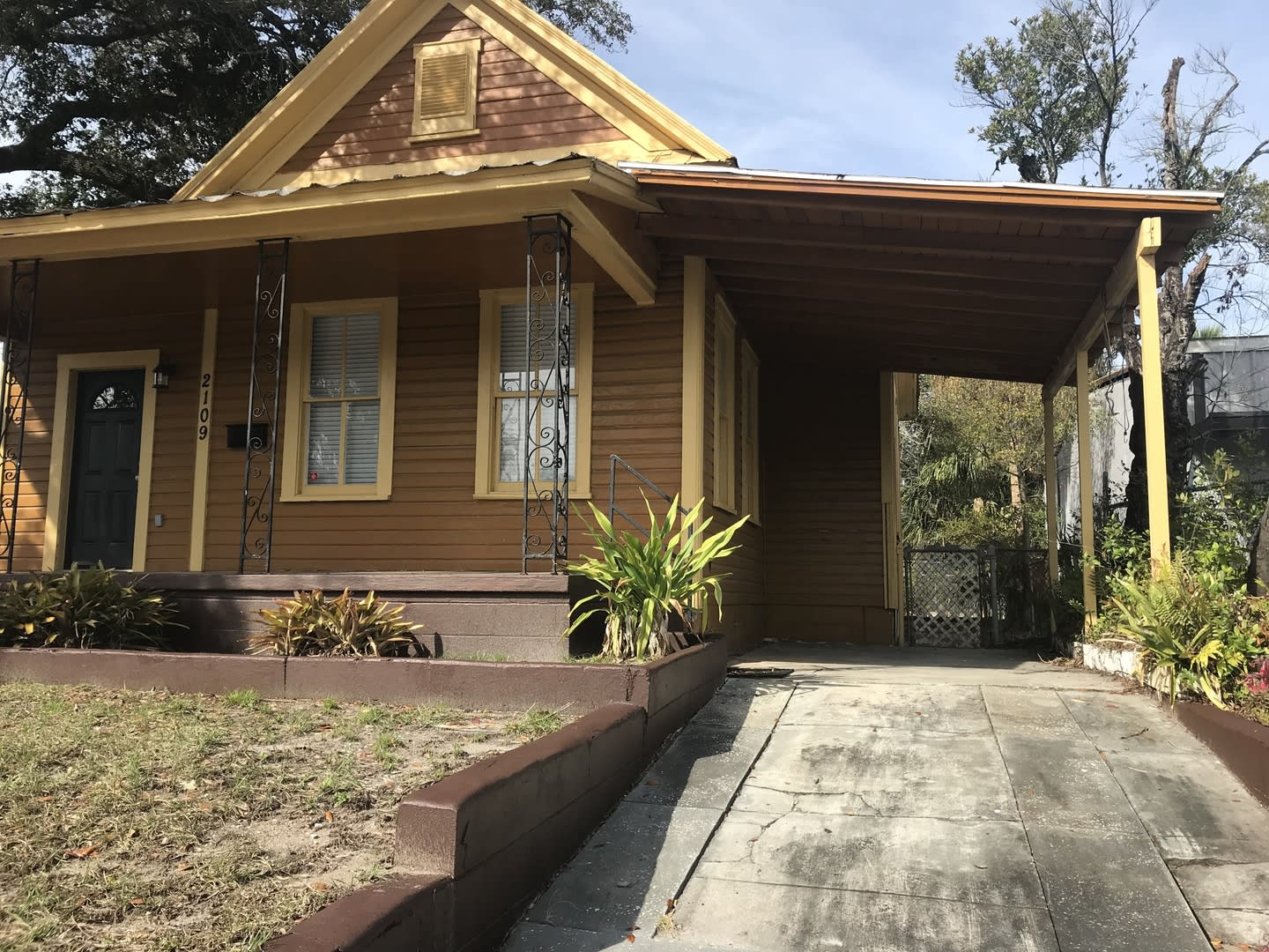 Vintage North Hyde Park Bungalow – photo 1