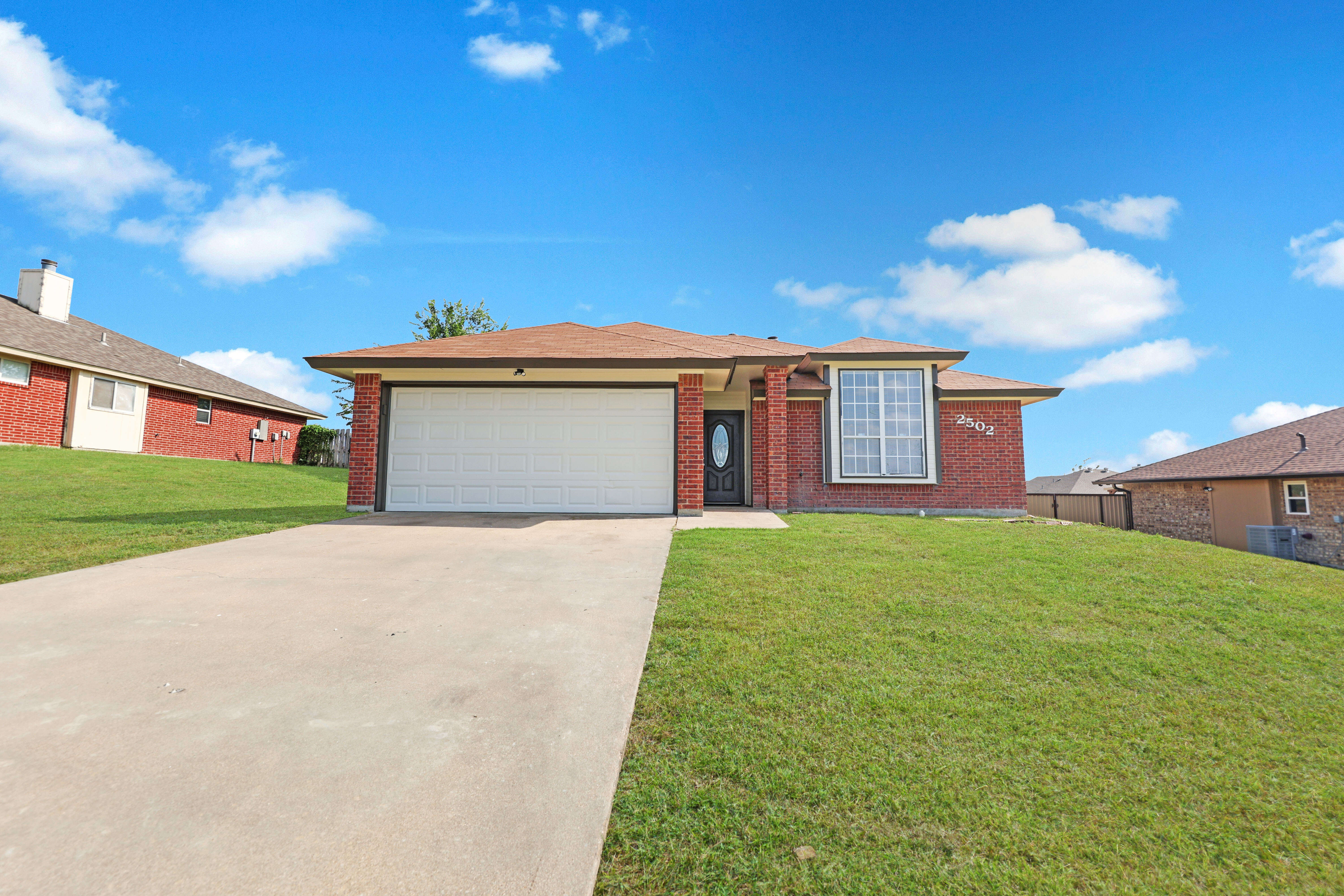 2502 Eastwood Dr – photo 1