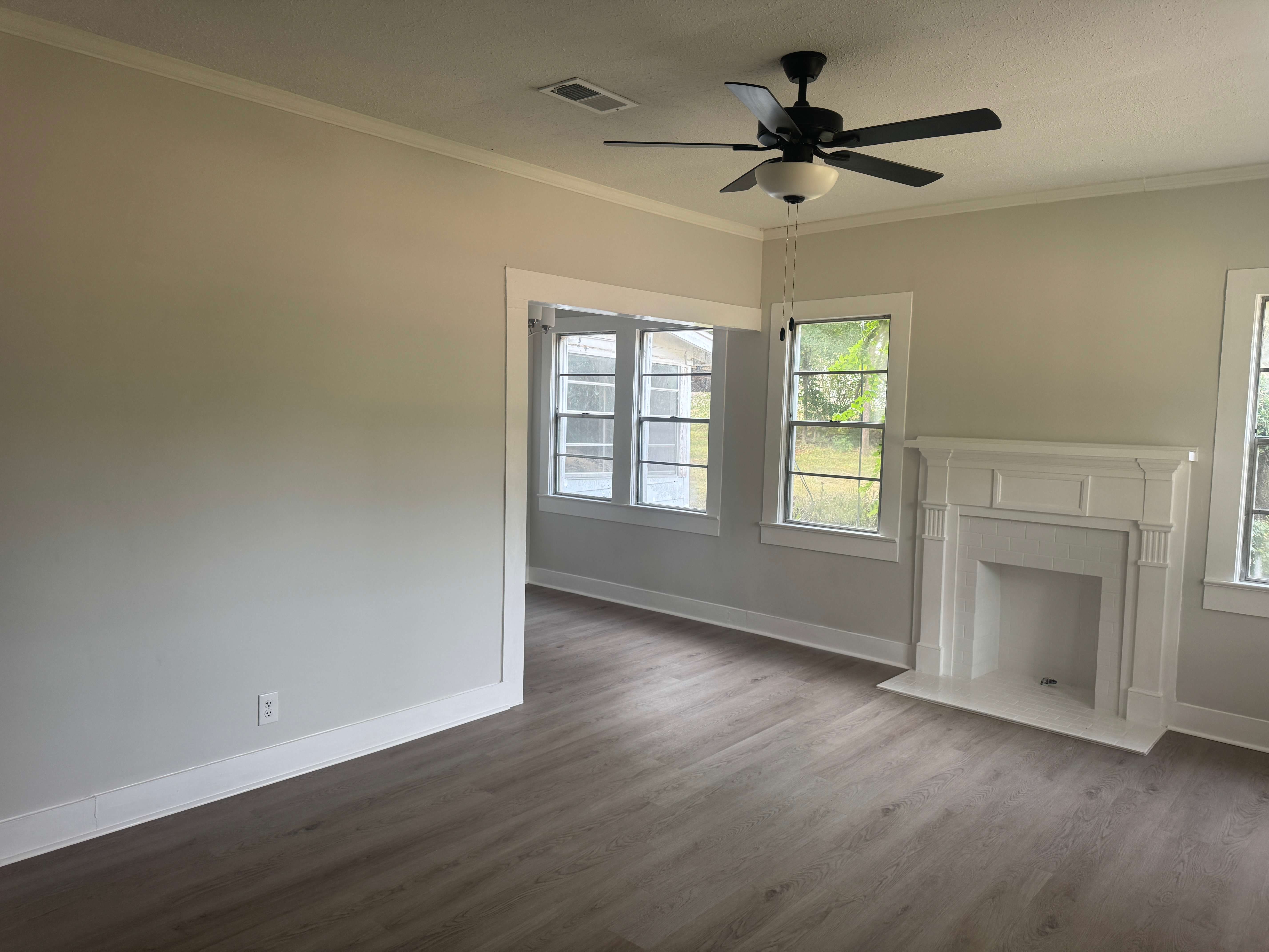 229 Railroad Ave – photo 1 of 167
