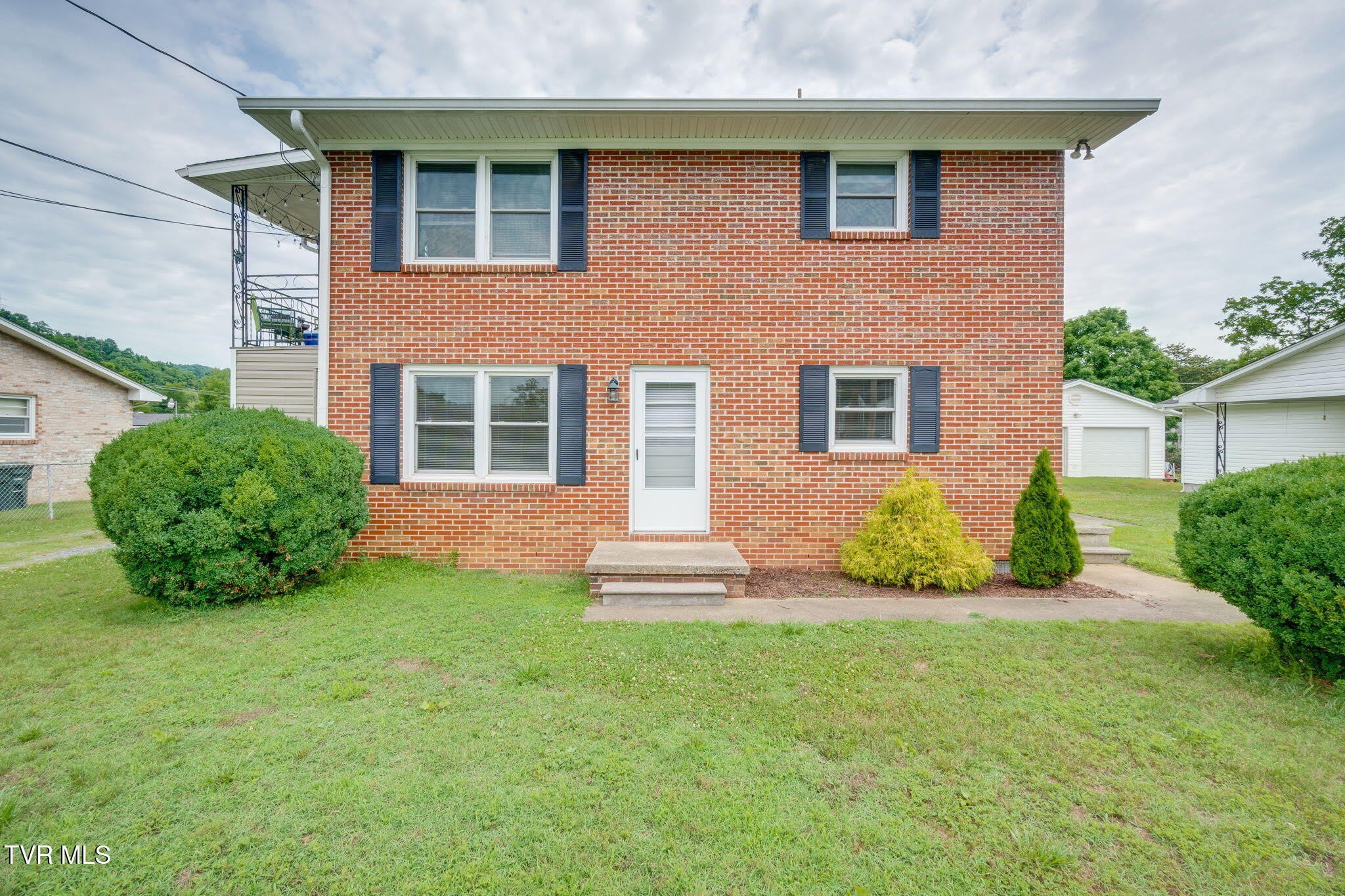 615 1/2 Bravo Street – photo 1 of 21